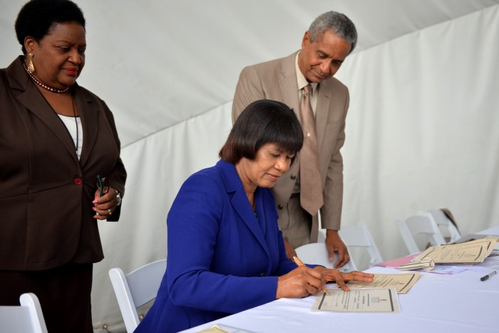 Photo PM Signs Political Code