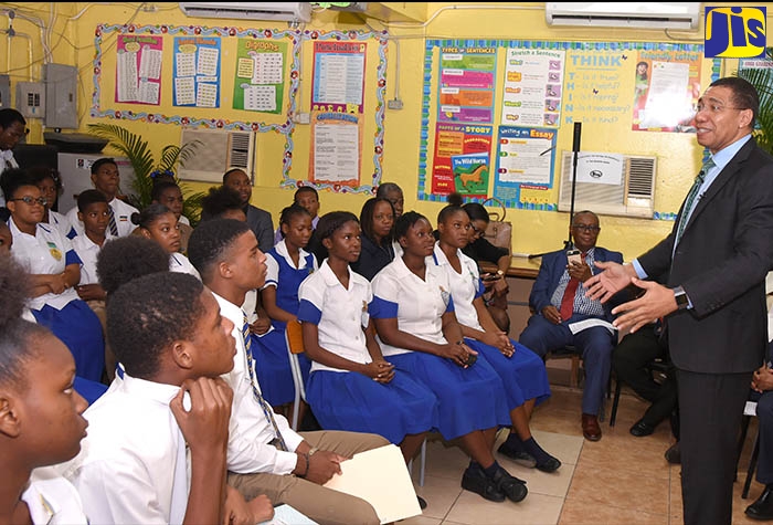 PM Calls On Youth to Reject Crime and Violence in Communities