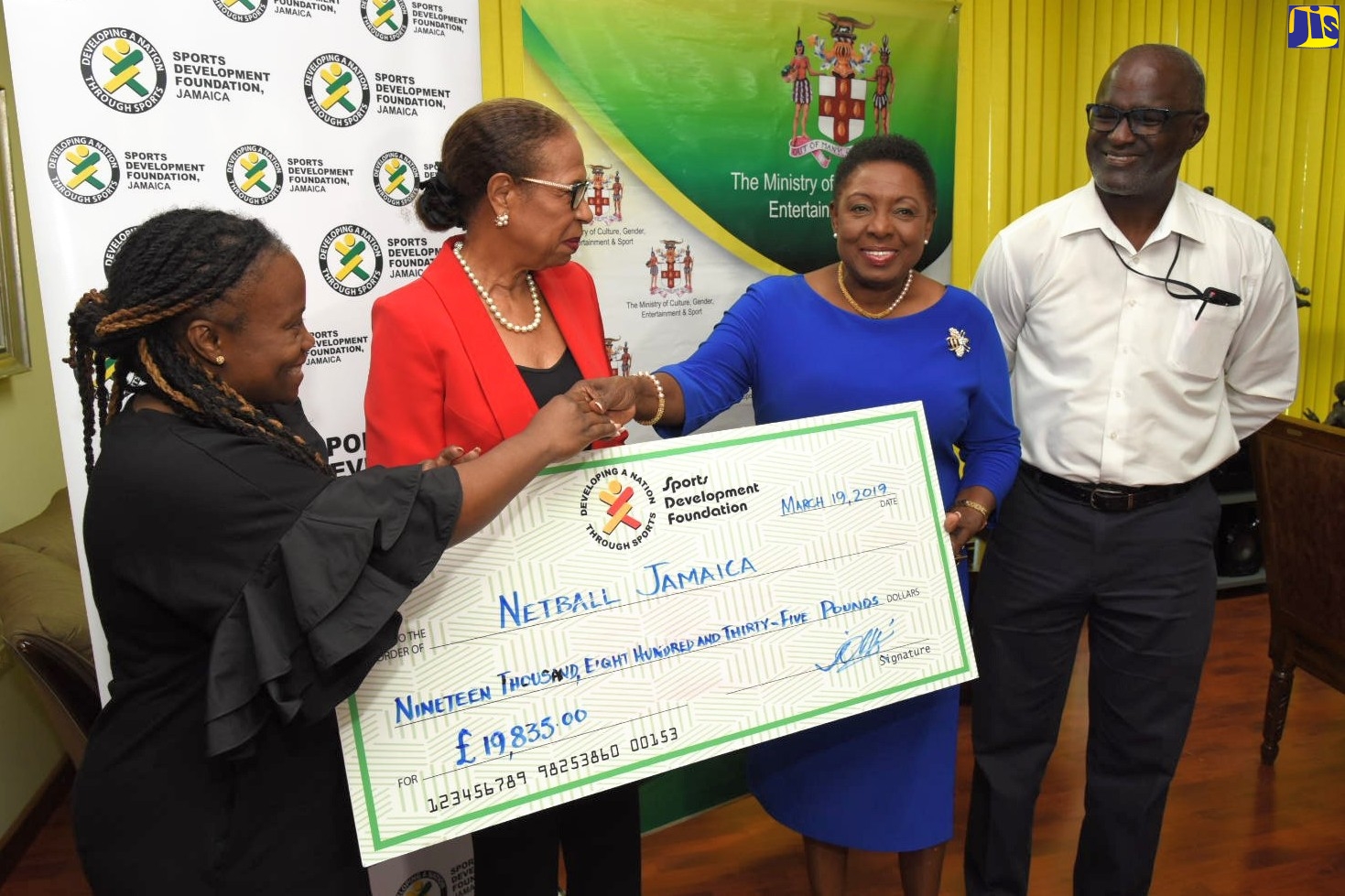 PHOTOS: Minister Grange Presents Cheques to Netballers