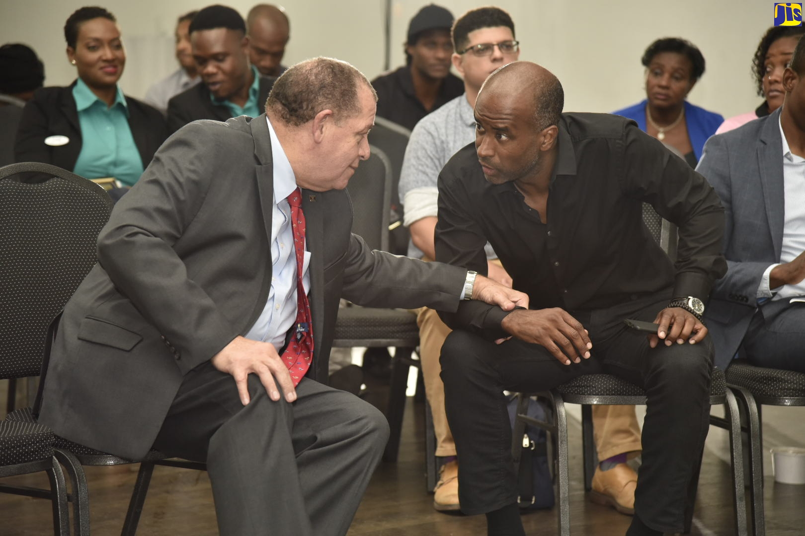 Work In Progress to Establish Closer Ties Between Local Cannabis Dealers and Banks In US