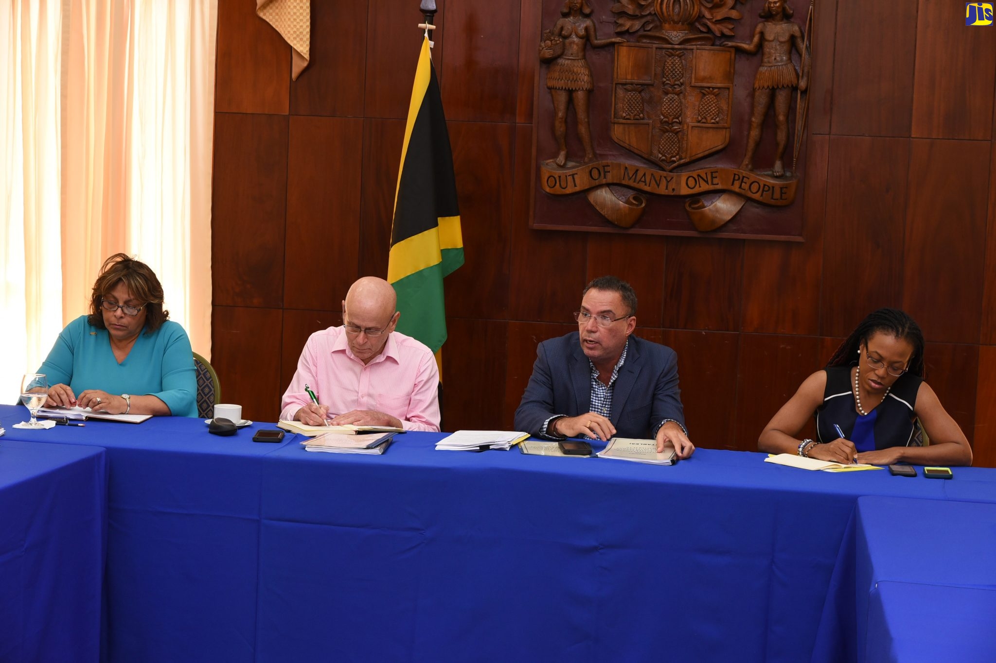 PHOTOS: Minister Vaz’s Meeting with Bernard Lodge Enterprise Team