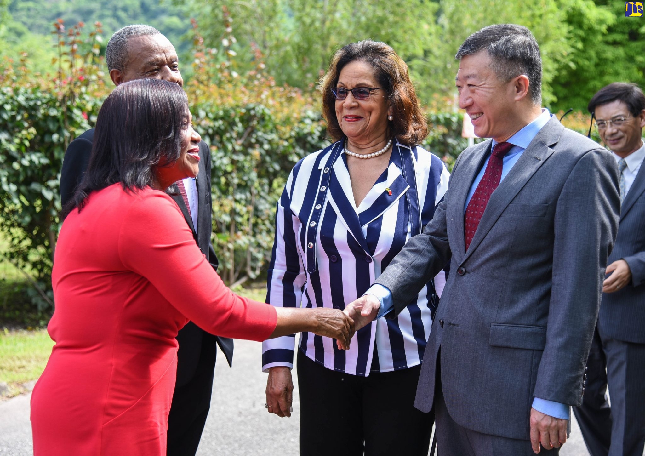 Renovated Lily Pond Bridge at Chinese Garden Handed Over to Jamaica