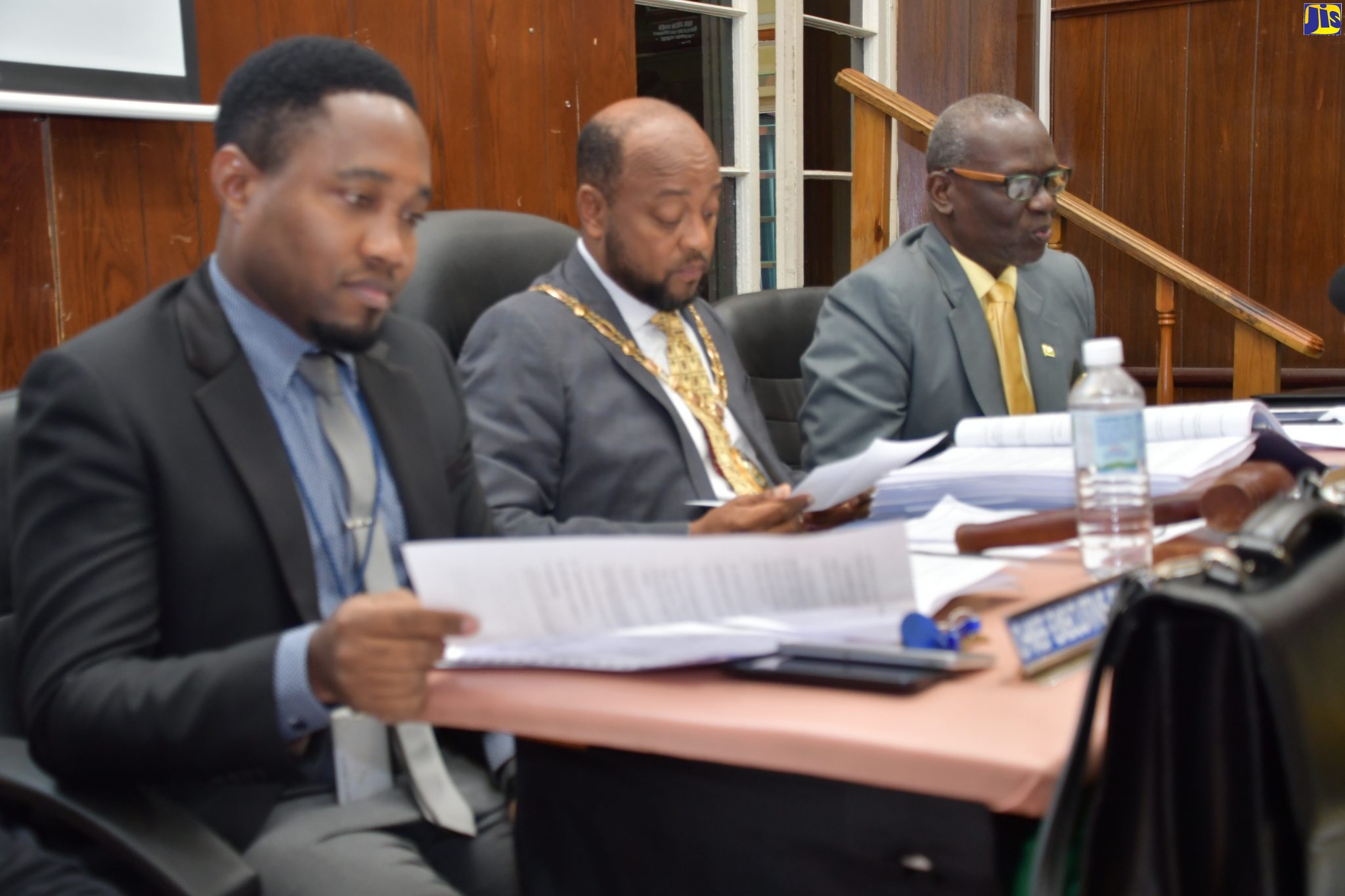 Minister of Local Government and Community Development, Hon. Desmond McKenzie (right), speaks to Councillors during a meeting of the St. Ann Municipal Corporation in St. Ann’s Bay on Thursday (October 10).  With the Minister are Mayor of St. Ann’s Bay, Councillor Michael Belnavis (centre); and Chief Executive Officer of the Municipality, Rovel Morris. 