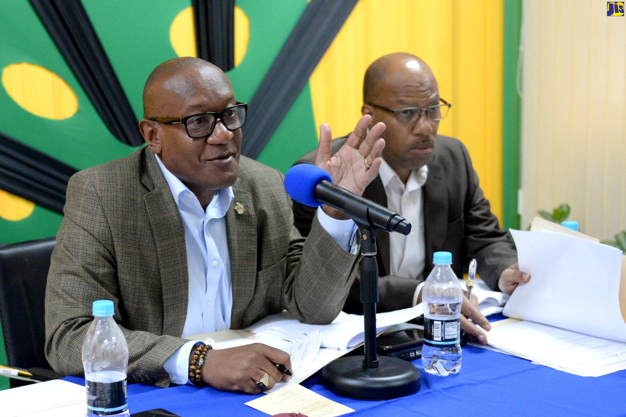 Chairman of the National Minimum Wage Advisory Commission, Dr. Ronald Robinson (left) emphasises a point during the final minimum wage public consultation held at the Ministry of Labour and Social Security’s 1F North Street offices in Kingston on November 20. At right is Vice President, Jamaica Confederation of Trade Unions, St. Patrice Ennis.
