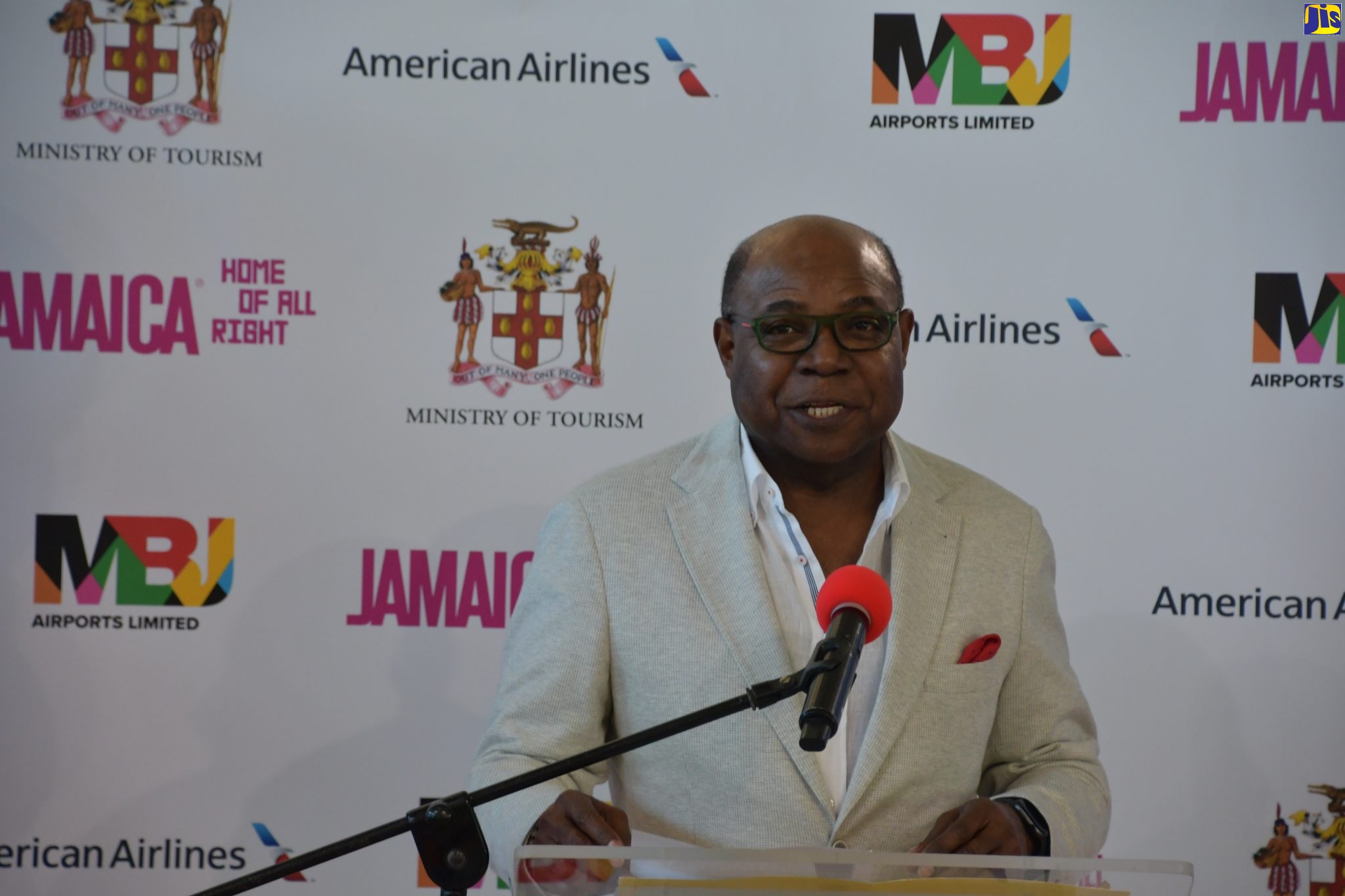 Minister of Tourism, Hon. Edmund Bartlett, addresses business interests and tourism stakeholders at a reception to welcome the reintroduction of American Airlines service from New York’s JFK to Montego Bay, on November 21.
