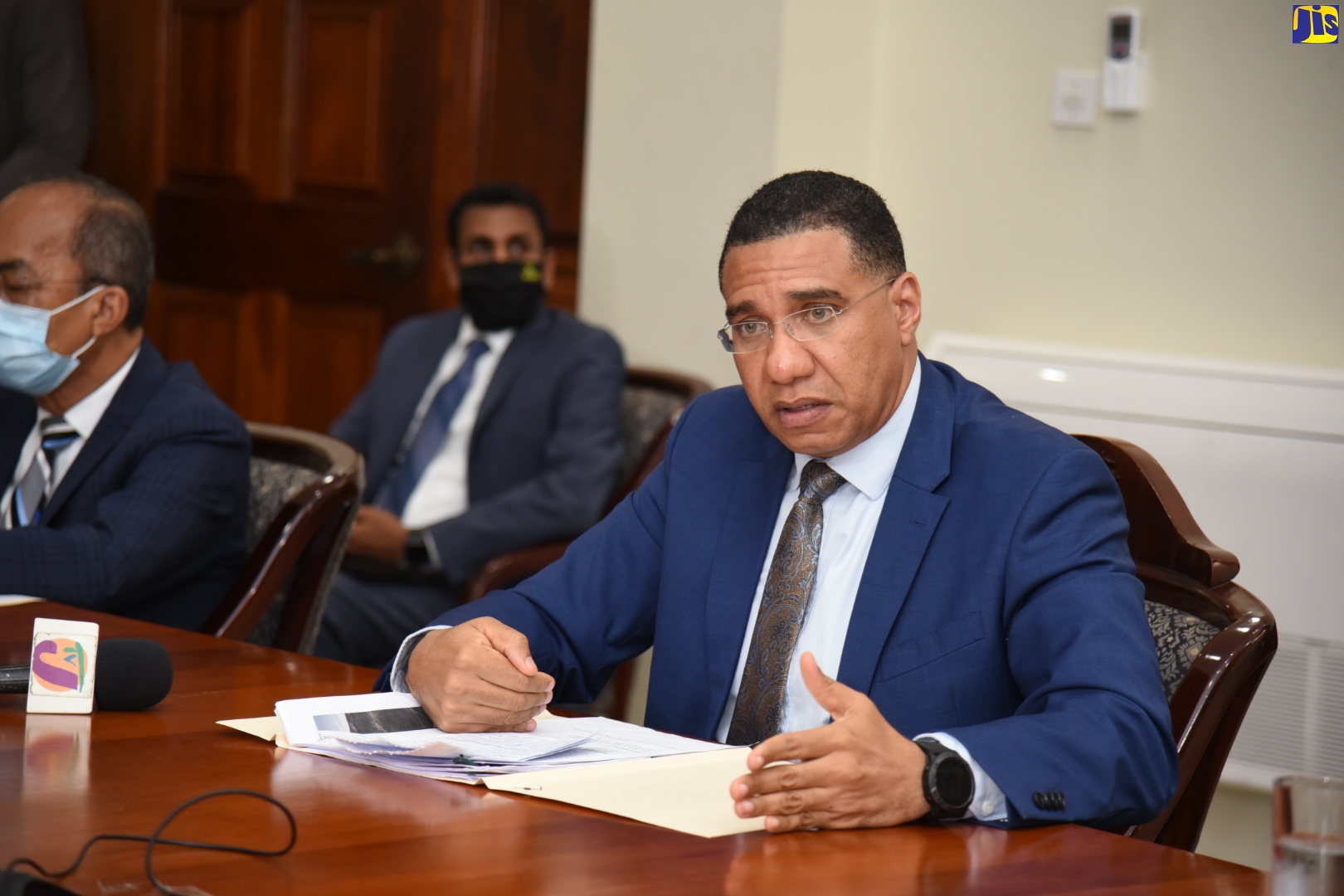 Prime Minister Meets With Members Of Committee For The National Consensus On Crime