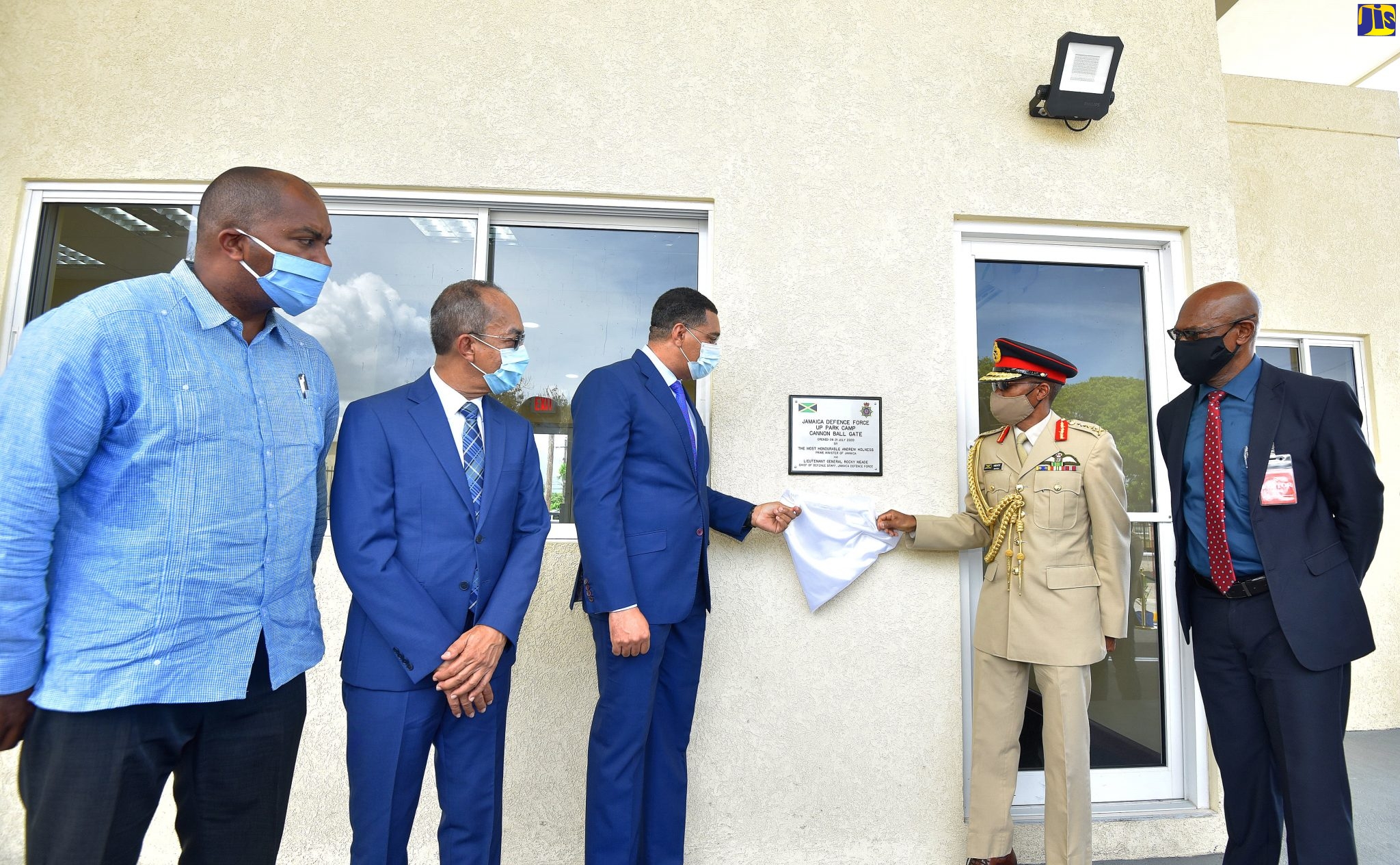 Prime Minister, the Most Hon. Andrew Holness (centre); and Chief of Defence Staff, Jamaica Defence Force (JDF), Lieutenant General Rocky Meade (second right), unveil a plaque at the JDF