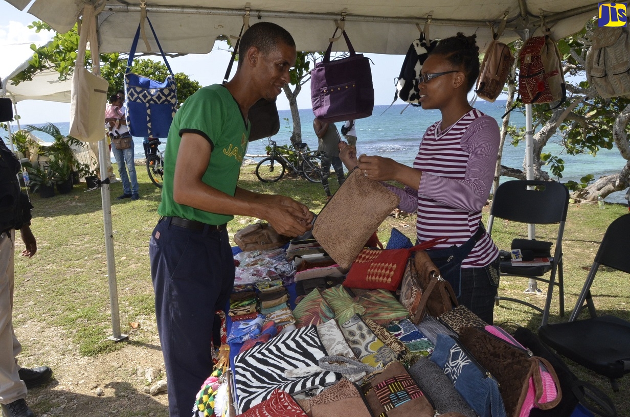 Scores Turn Out For SDC Farmers’ Market In Hanover