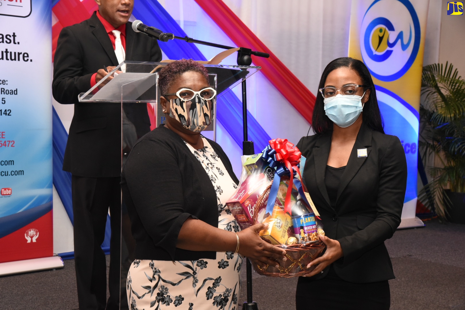 Three Outstanding Workers Chosen Civil Servants of the Year for 2020