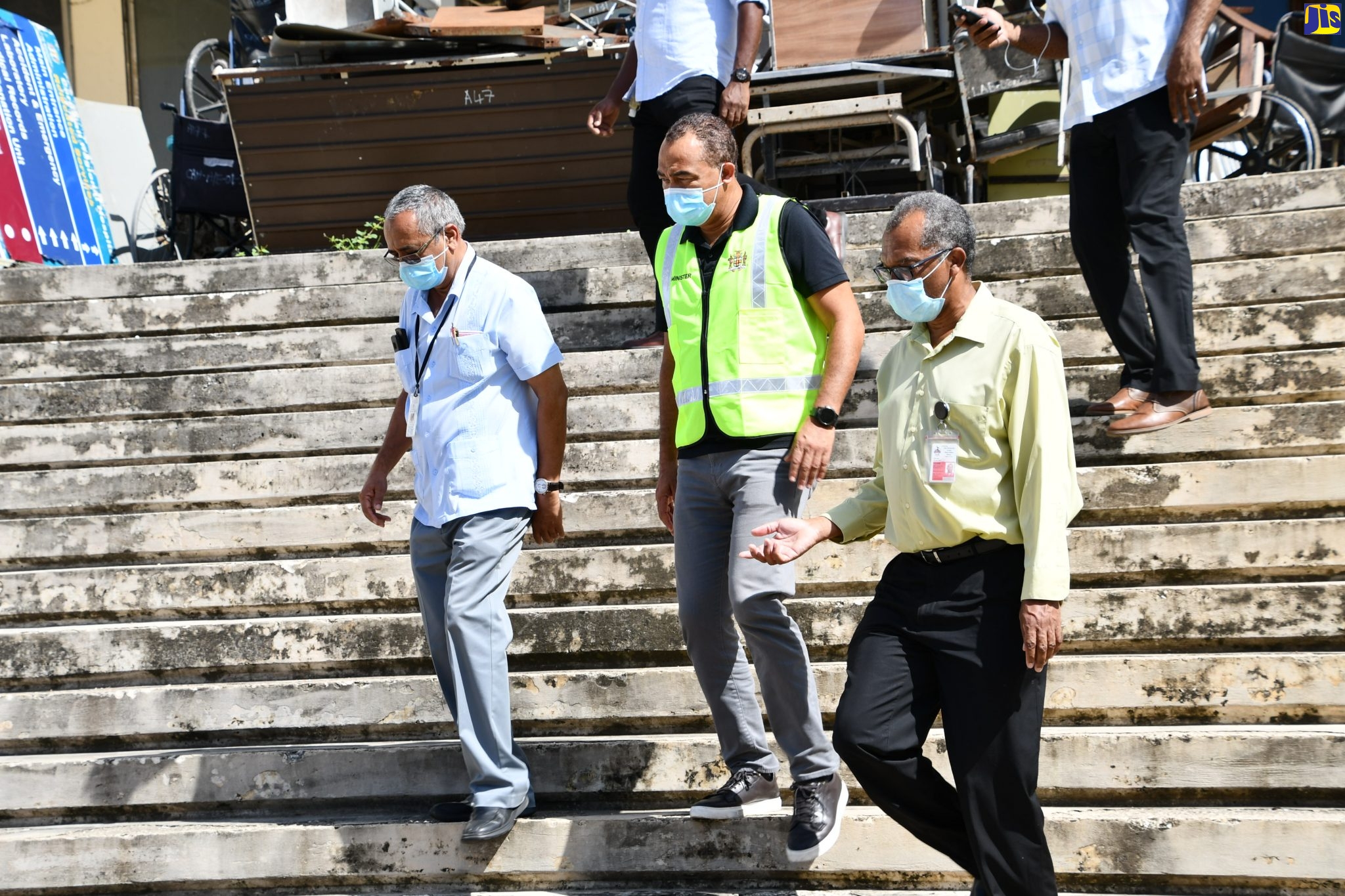 Dr. Tufton Lauds Staff At Cornwall Regional Hospital