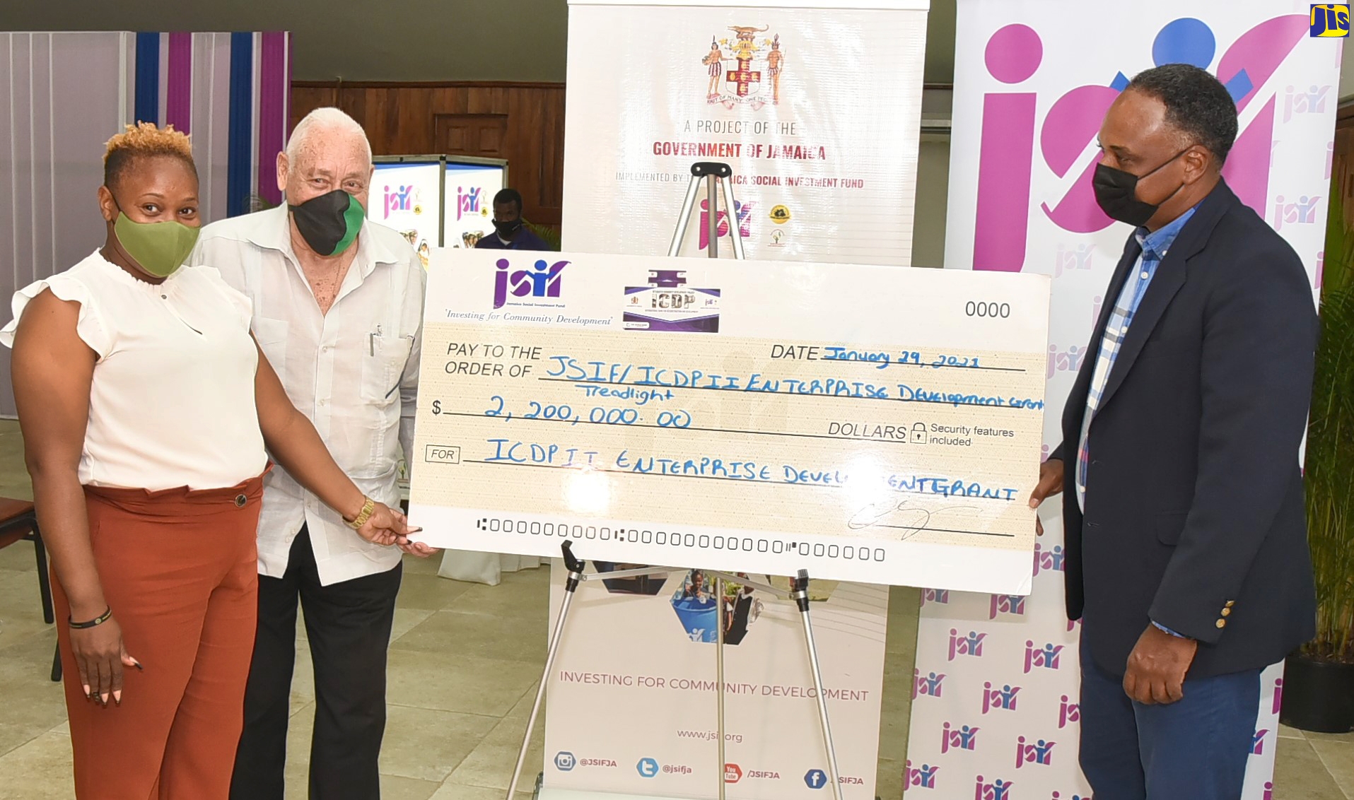 Secretary,  Treadlight Youth Community Club Benevolent Society, Polly Ann Bailey (left);  Member of Parliament for Clarendon Central, Mike Henry (second left) and Managing Director of the Jamaica Social Investment Fund (JSIF), Omar Sweeney, display symbolic cheque for $2.2 million, representing the amount spent on equipment for small business owners in Treadlight, Clarendon. The beneficiaries were presented with the equipment by JSIF at the  Versalles Hotel, in May Pen, on January 29.