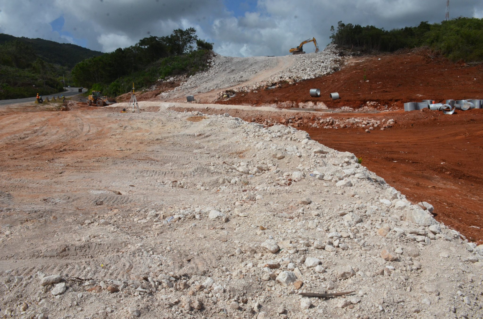 Work in progress on the Melrose Hill area of the May Pen to Wlliamsfield leg of Highway 2000. (Rudranath Fraser Photo)

 