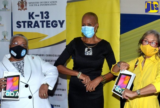 Private Sector Responds To Call By Government In Tablet Initiative