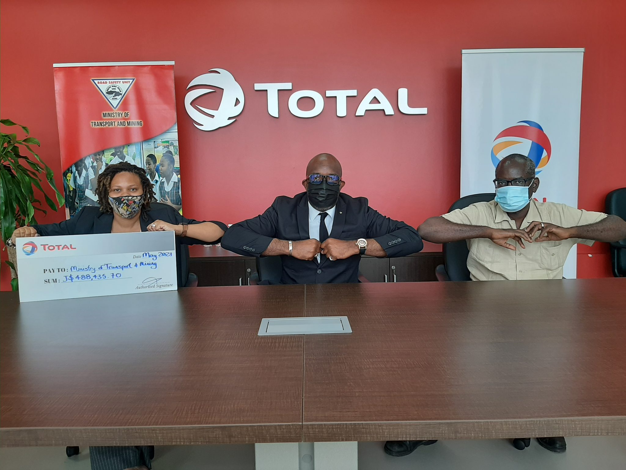 Director of the Road Safety Unit in the Ministry of Transport and Mining, Mrs. Deidre Hudson-Sinclair (left), displays a cheque  presented to the unit by TOTAL Jamaica Ltd.,  under the Children Against Reckless Driving (CARD) Programme. The cheque represents the first contribution to the refurbishing and construction of pedestrian crossings in high traffic areas across the island. Also participating in the handover exercise are Director for Health, Safety, the Environment and Quality at TOTAL Jamaica Ltd., Mr. Robert Holdsworth (centre) and Director of the Island Traffic Authority, Mr. Kenute Hare. Occasion  was the launch of the CARD Programme, on May 19.