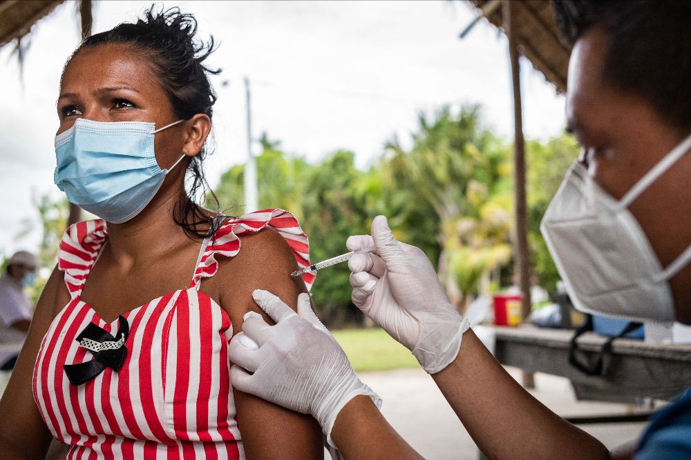 Canada and PAHO join forces to advance COVID-19 vaccination of people in a situation of vulnerability across the Caribbean and Latin America