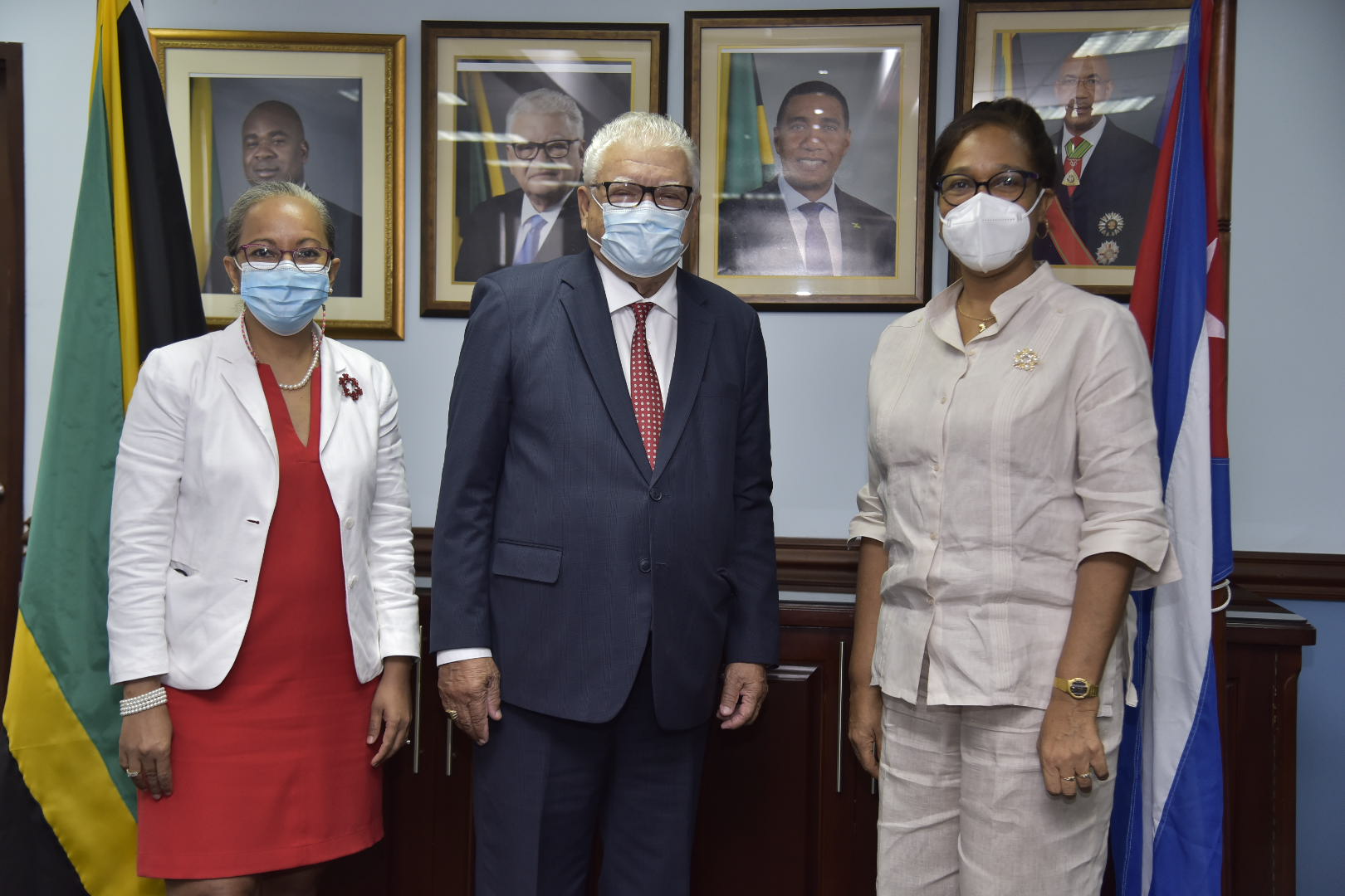 Minister of Labour and Social Security, Hon. Karl Samuda (centre), with outgoing Ambassador of the Republic of Cuba to Jamaica, Her Excellency Inés Fors Fernández (right), who called on him at the National Insurance Fund