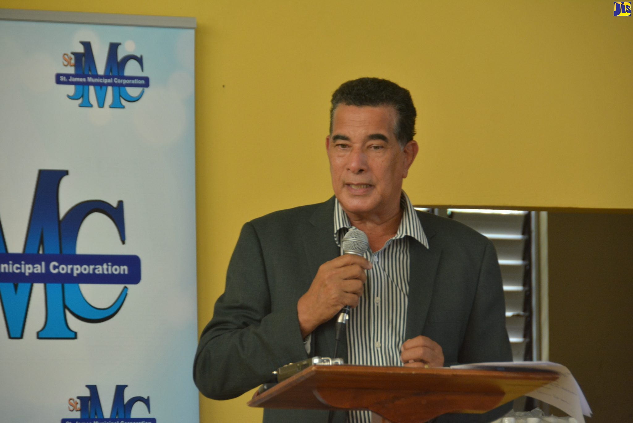 Minister of State in the Ministry of Local Government and Rural Development, Hon. Homer Davis, speaks to residents of Vaughansfield Housing Scheme, in St. James, during a St. James Municipal Corporation/National Housing Trust community meeting, at the Maroon Town Community Centre, in the parish, on Thursday, June 17.