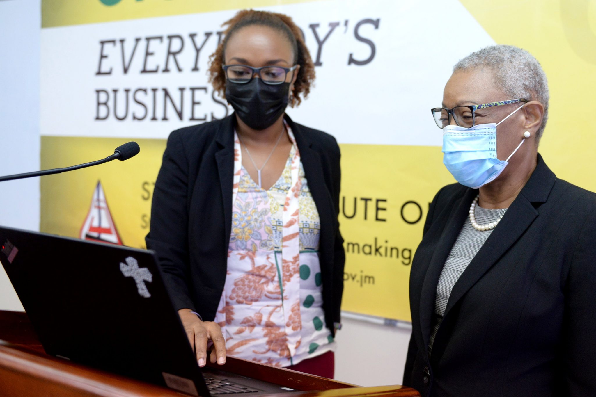 Director General of the Statistical Institute of Jamaica (STATIN), Carol Coy (right), consults with Deputy Director General, Leesha Delatie-Budair, during the agency’s digital quarterly briefing on Thursday (July 15).

