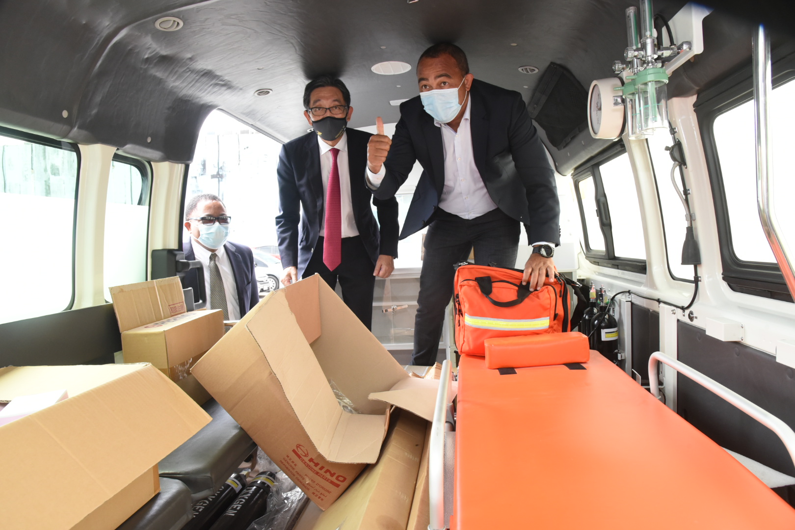 Minister of Health and Wellness, Dr. the Hon. Christopher Tufton (right), and Ambassador of Japan to Jamaica, His Excellency Masaya Fujiwara (centre), view the interior of the new ambulance, which was handed over by  the Japanese Ambassador during a brief ceremony at the Ministry’s New Kingston location on Monday (November 1). Also pictured is the Chief Executive Officer (CEO) of the Mandeville Regional Hospital, Alwyn Miller. The ambulance, which will be dispatched to the Mandeville Regional Hospital, was procured through grant funding of US$84,158 under the Government of Japan’s Grassroots and Human Security Grant Programme. This donation by the Japanese Government serves to further boost Jamaica’s coronavirus (COVID-19) response mechanism


