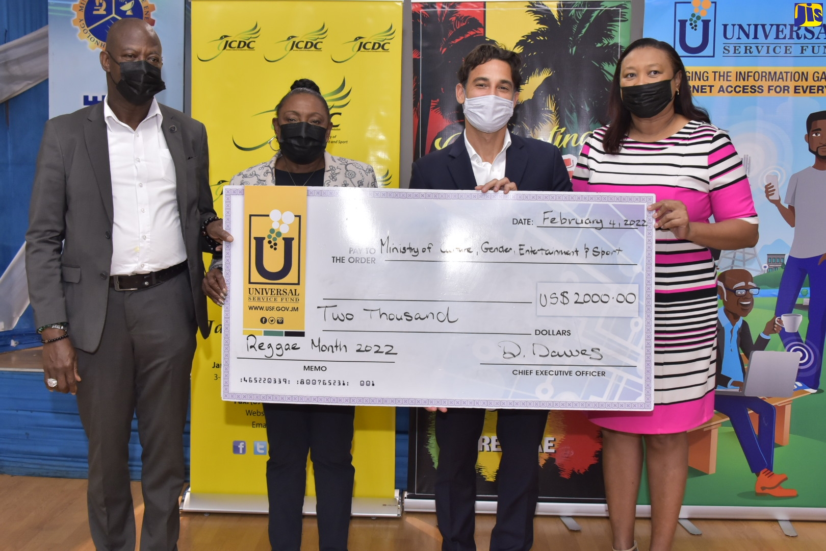 PHOTOS: Presentation Of Cheque For Internet Service