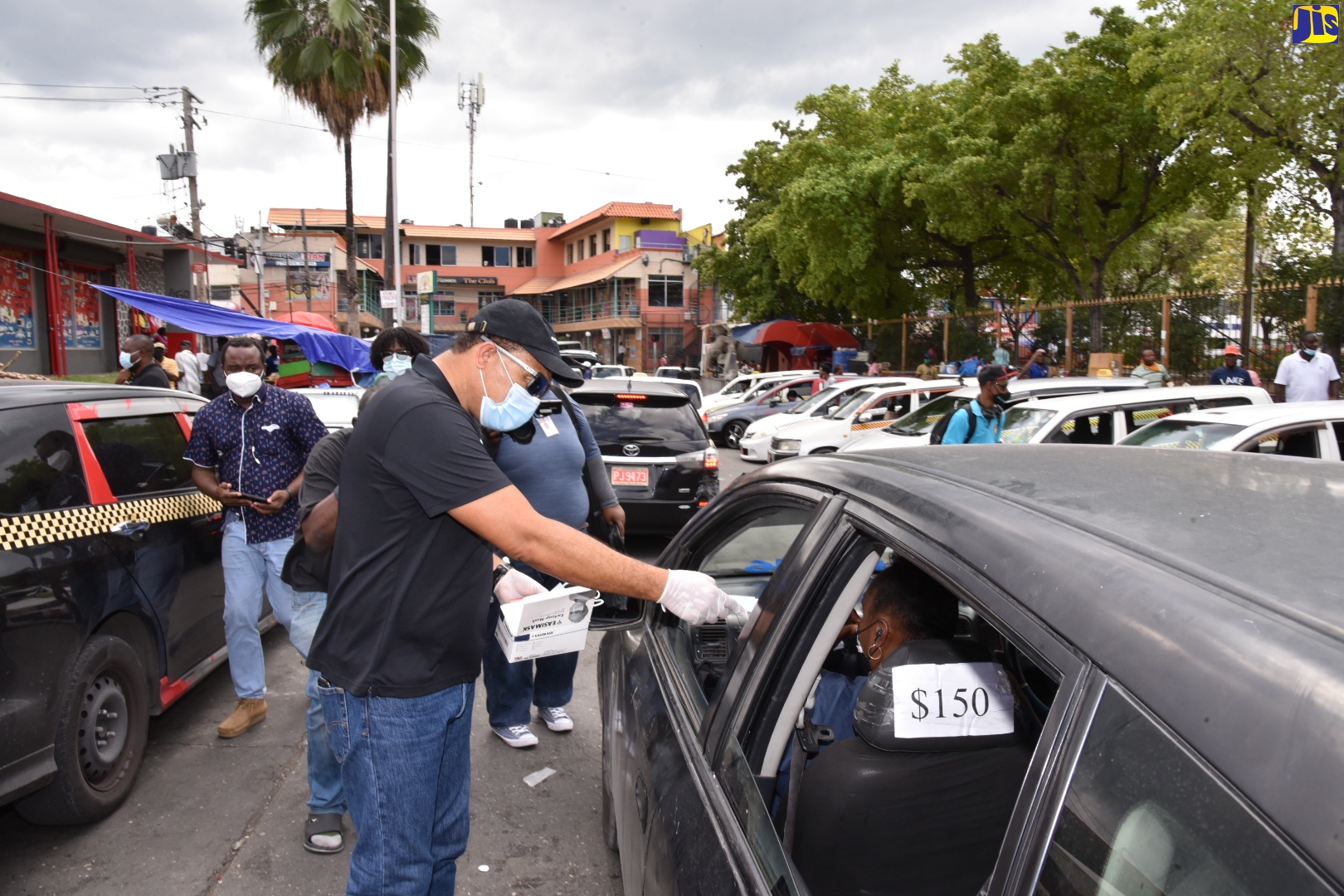 PHOTOS: Minister Tufton hands out masks in Half-Way-Tree – Jamaica ...