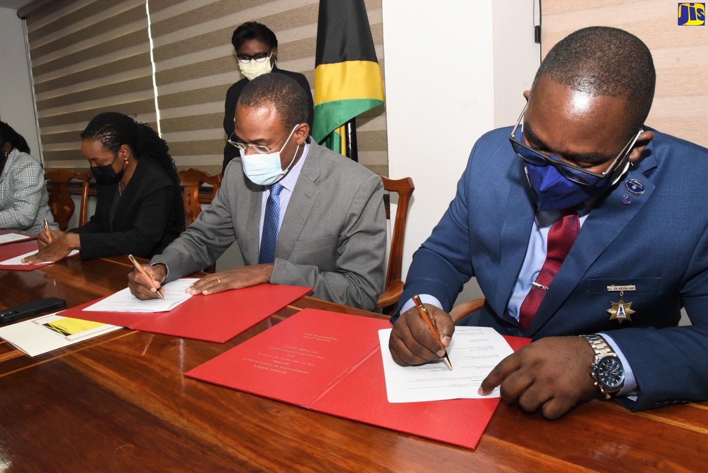 Gov’t And JTA Sign Wage Agreement
