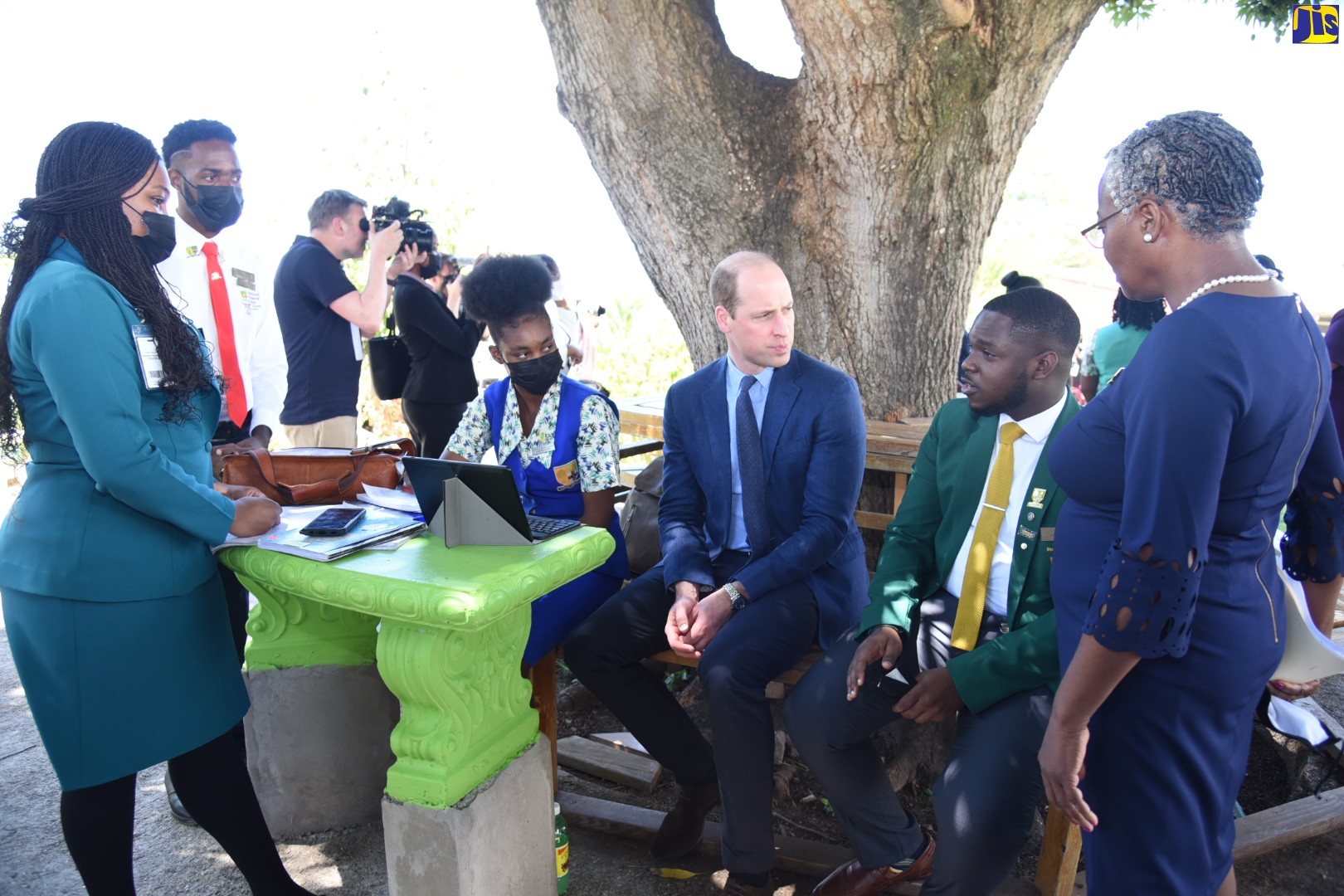 PHOTOS: Their Royal Highnesses Visit Shortwood Teachers’ College