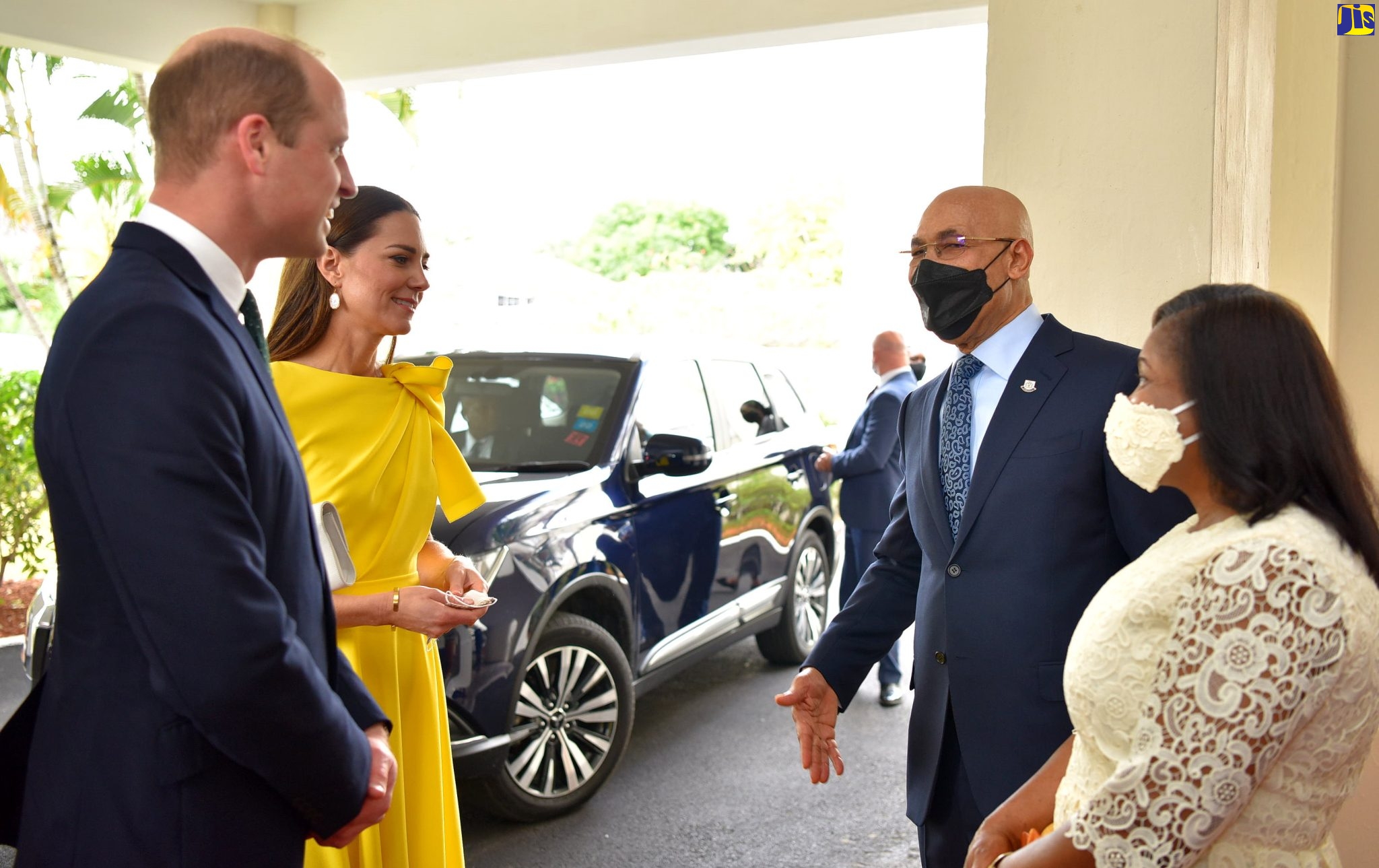 Their Royal Highnesses, The Duke and Duchess of Cambridge (pictured at left and second left respectively), being welcomed to King’s House by Their Excellencies, Governor-General, the Most Hon. Sir Patrick Allen and Lady Allen (at second right and right, respectively) when they visited on Tuesday (March 22) for a courtesy call. Their Royal Highnesses are on an Official Visit to Jamaica from March 22 to 24. The visit forms part of celebrations marking the 70th Anniversary (Platinum Jubilee) of the Coronation of Her Majesty The Queen.