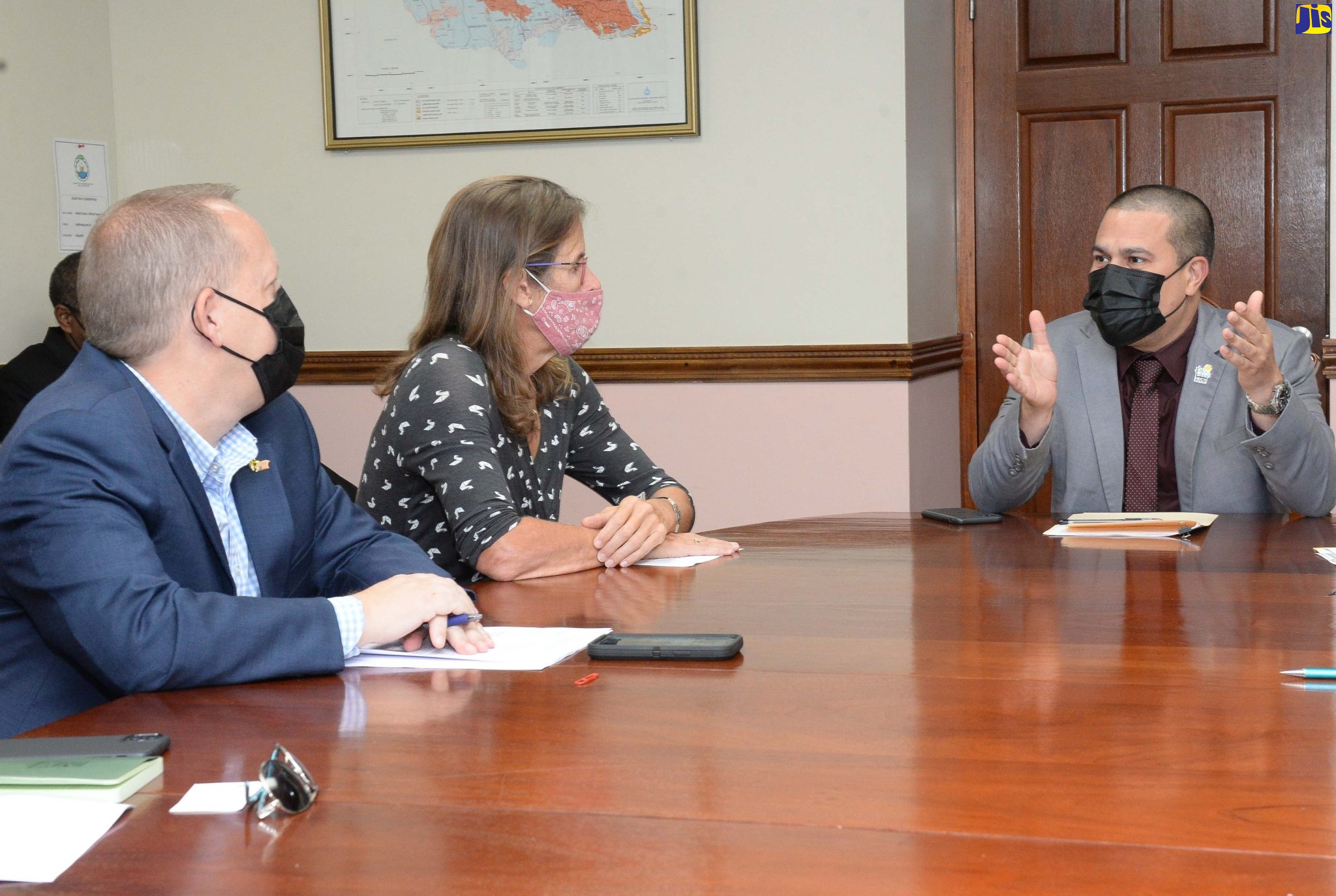 Minister without Portfolio with responsibility for Water, Environment and Climate Change, Senator the Hon. Matthew Samuda (right), converses with United Kingdom High Commissioner to Jamaica, Her Excellency Judith Slater (centre) and Charge d’Affaires United States Embassy in Kingston, John McIntyre, during a courtesy call at the Ministry of Economic Growth and Job Creation in Kingston on Thursday (March 10). 