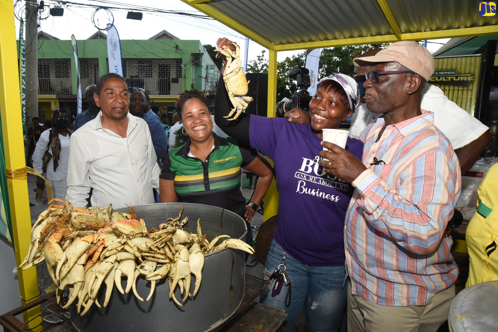 Minister of Local Government and Rural Development, Hon. Desmond McKenzie (right), examines crabs prepared by Makeisha Walker (second right) following the official opening of the renovated space for crab vendors at National Heroes Circle in Kingston on Thursday (April 21). Sharing in the moment from left are Mayor of Kingston, Senator Councillor Delroy Williams and Director Channel and Customer Marketing, J. Wray and Nephew, Leleika-Dee Barnes.