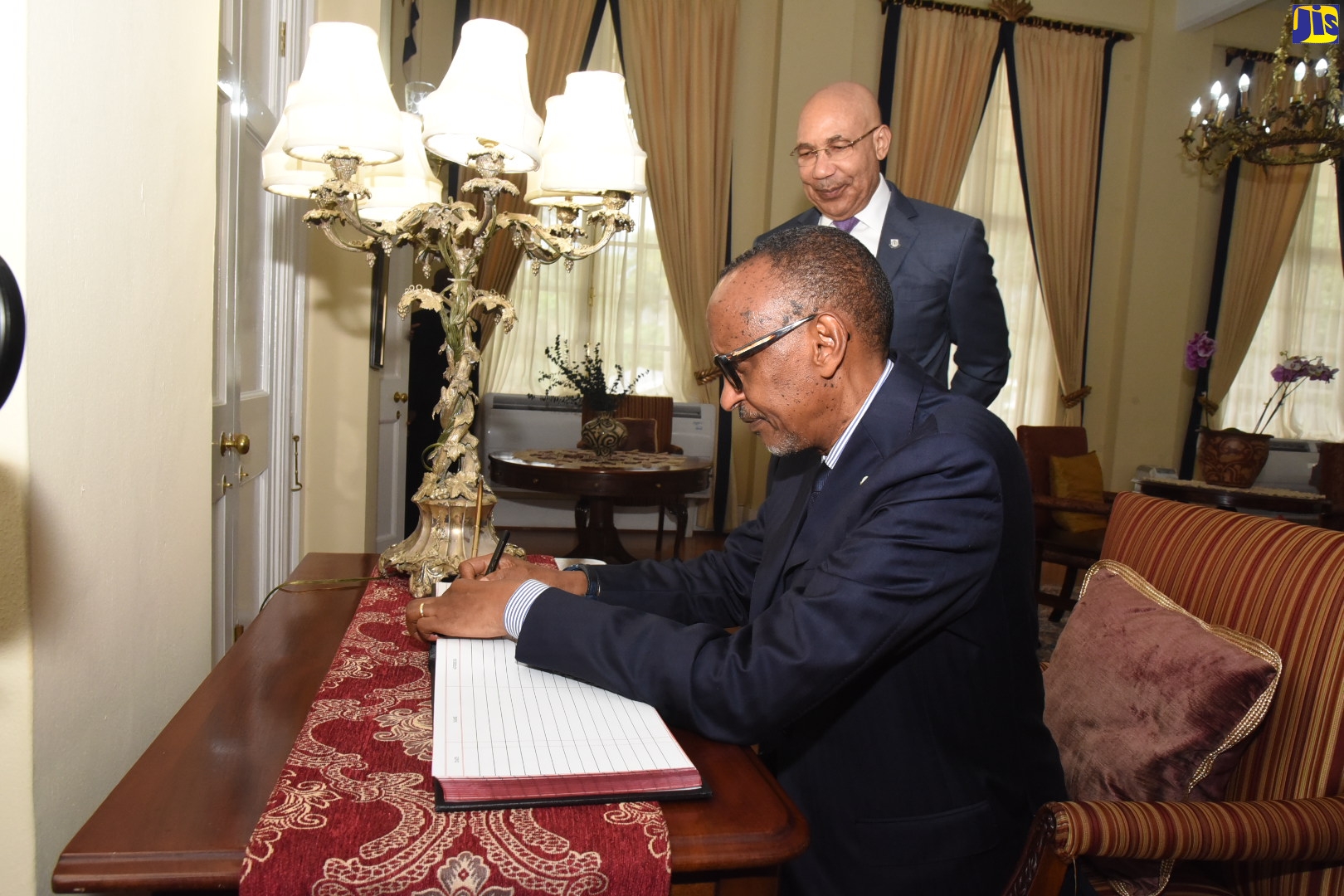 Governor-general Meets With President Kagame