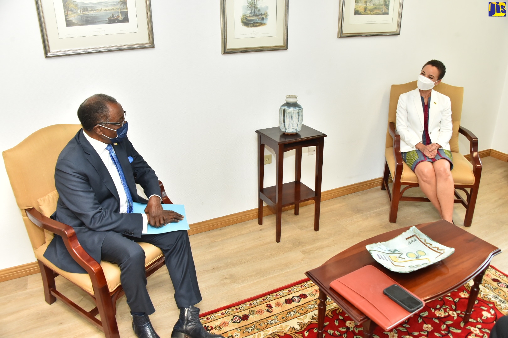 United States Ambassador to Jamaica, Ambassador Nick Perry (left), is in discussion with Minister of Foreign Affairs and Foreign Trade, Senator the Hon. Kamina Johnson Smith, during a courtesy call at the Ministry’s headquarters, downtown Kingston.