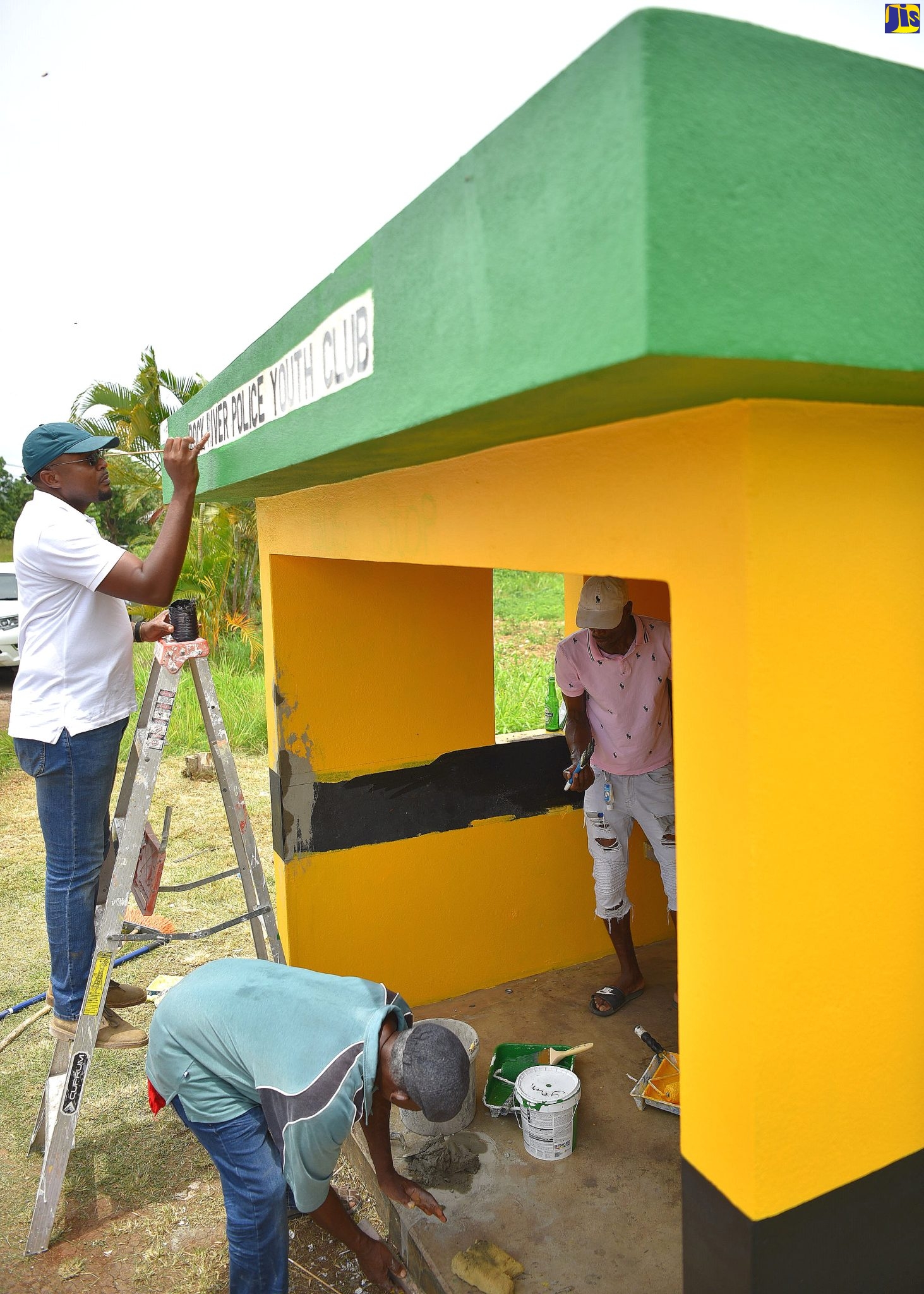 MP Morgan Rolls Up His Sleeves On Labour Day Projects