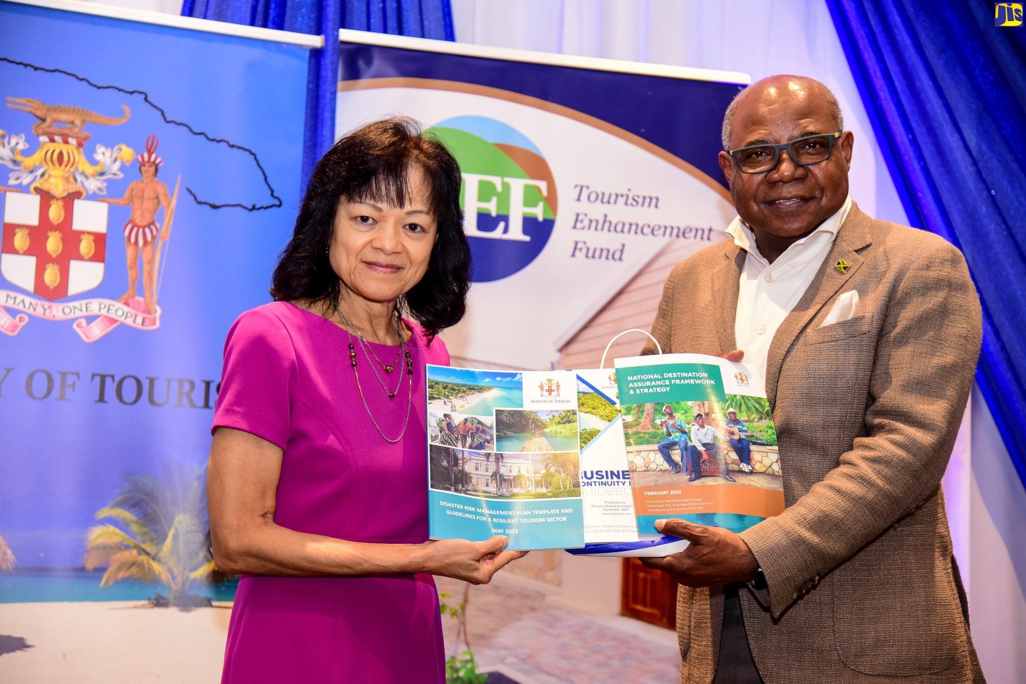 Tourism Minister Presents Disaster Risk Management Tools to Industry Stakeholders