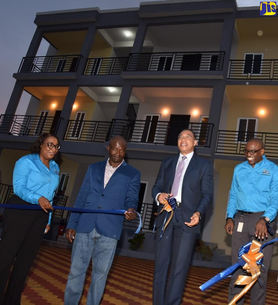 PHOTOS : PM Opens Forest Gate Housing Development