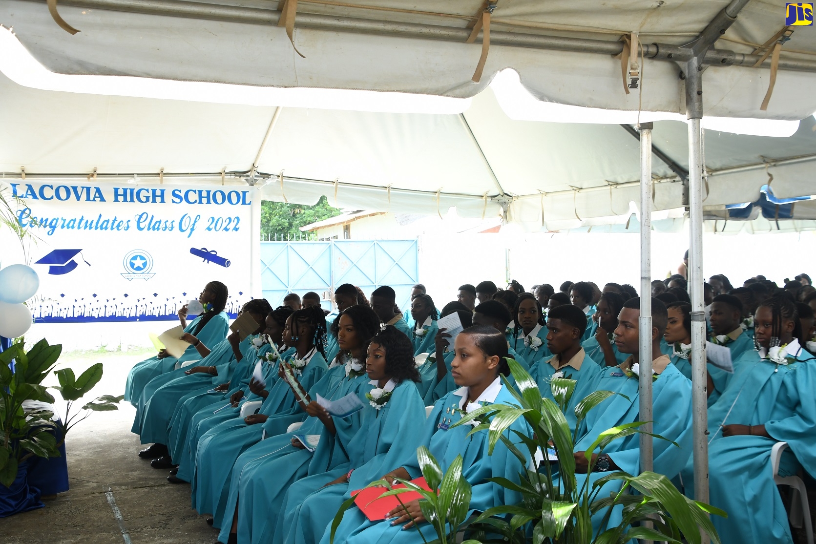 Morgan Challenges Graduates to Be Positive Role Models