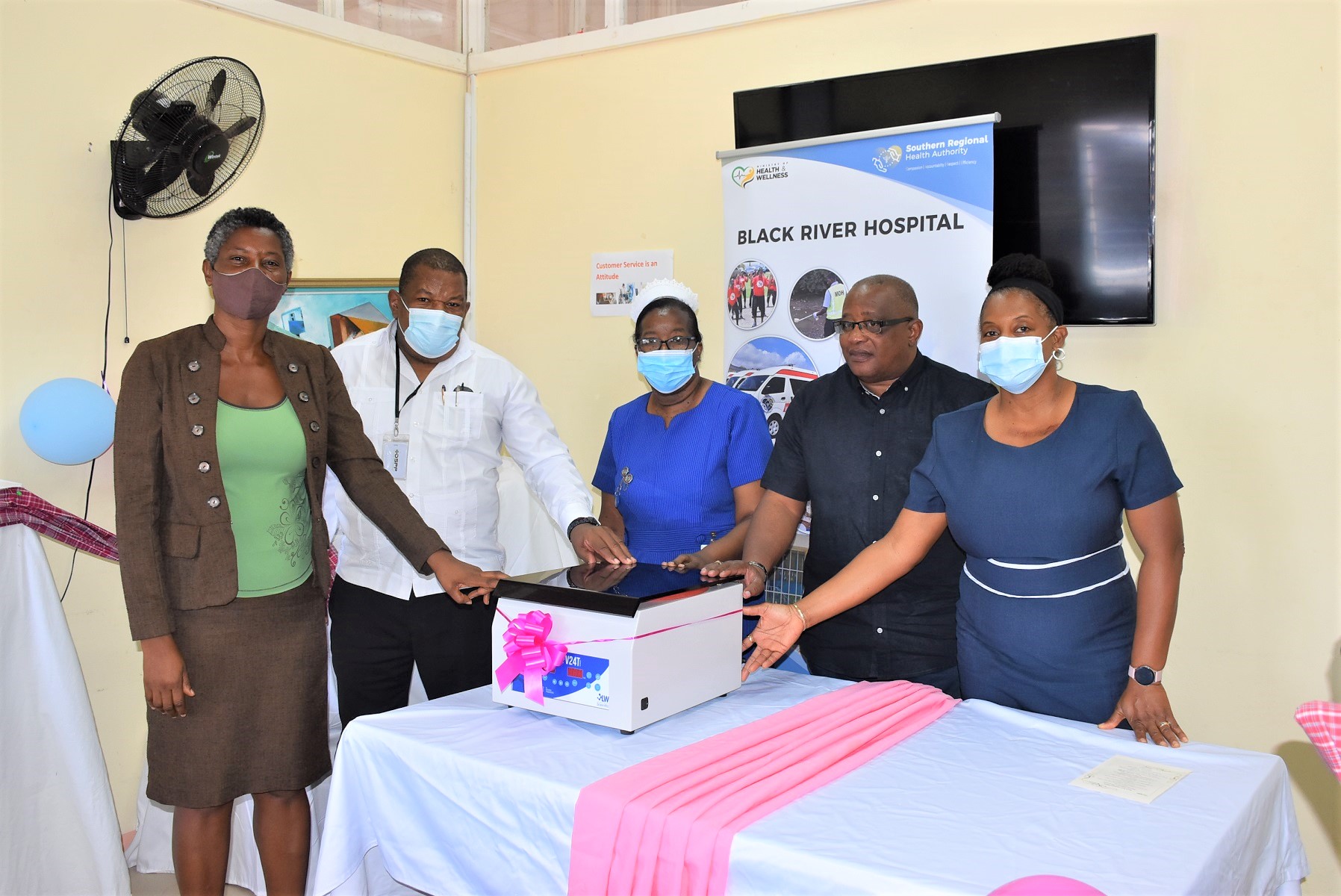 Participating in the launch of the mentorship programme and the 
handover of equipment are: (left to right)-CEO for the BRH, Diana BrownMiller; SRHA Regional Director, Michael Bent; Director of Nursing Services 
at the BRH, Maria Stampp; SRHA Regional Medical Technologist, Donovan 
Leon and Chief Medical Technologist at the BRH, Cassandra Monteith.