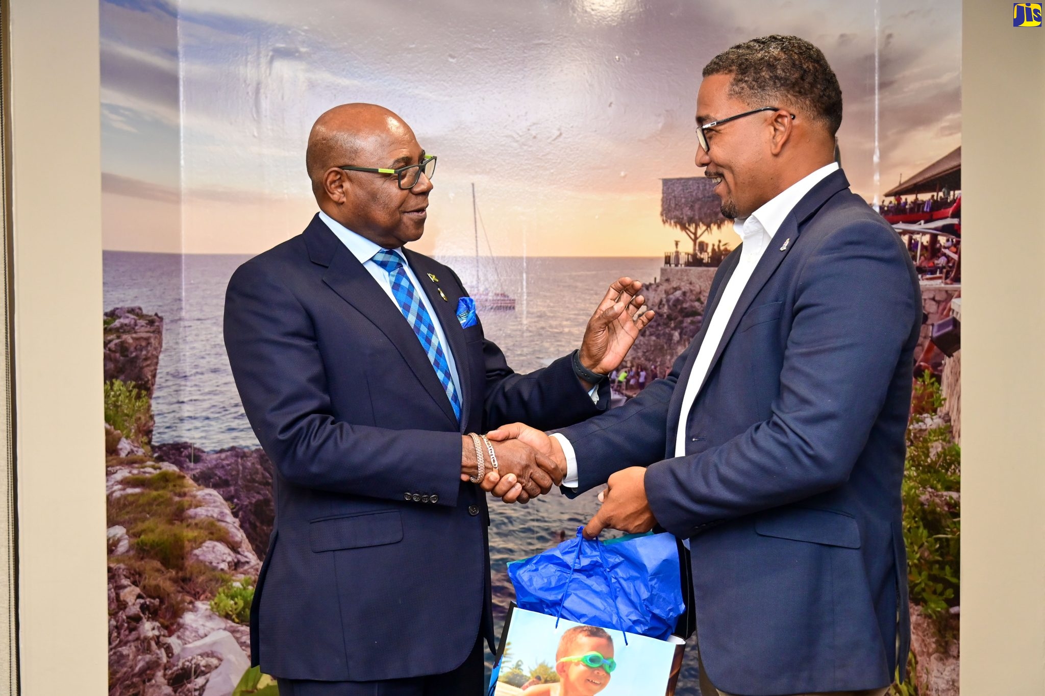 Minister Bartlett Strengthens Call for Caribbean Visa Regime
