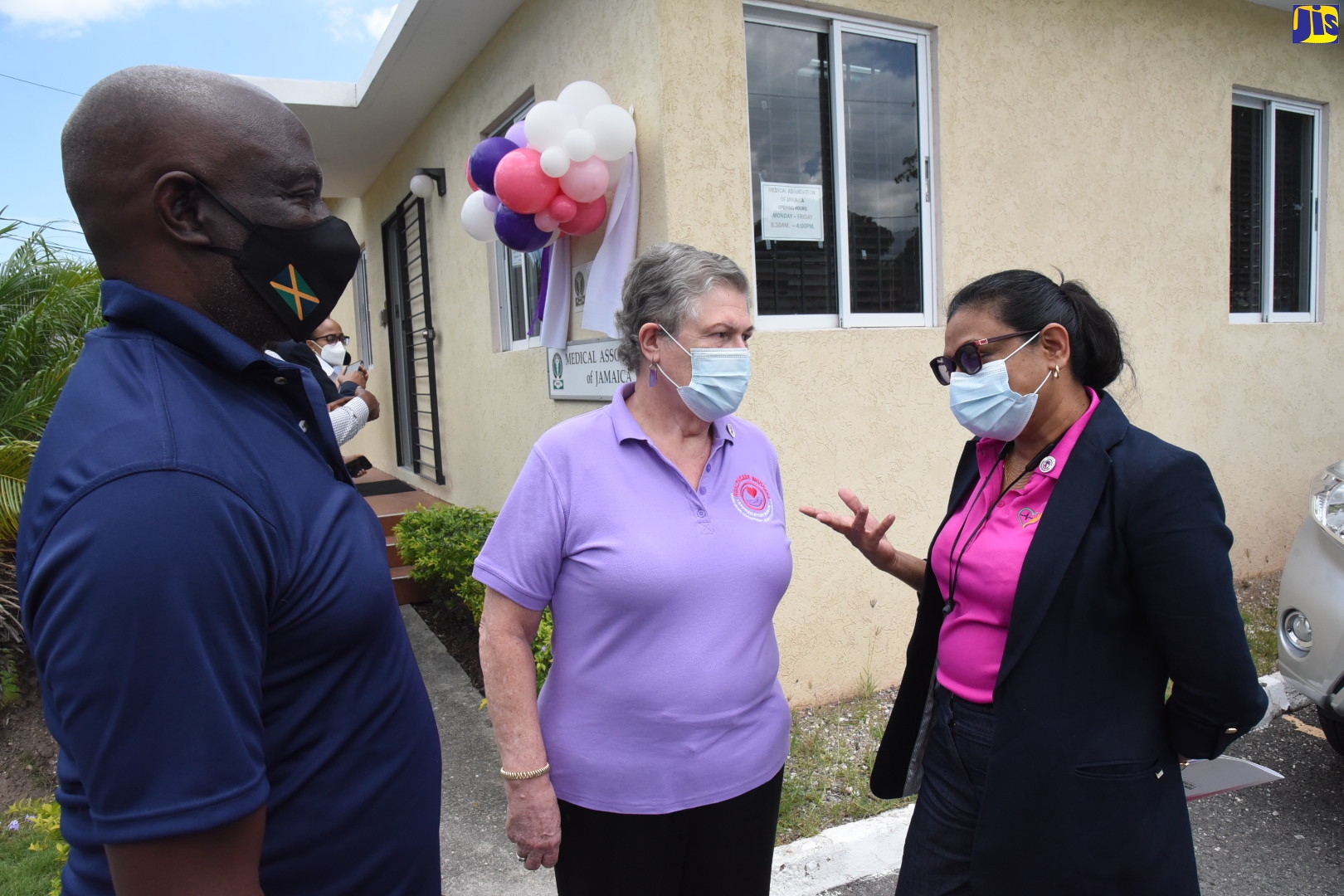 Plaque Unveiled to Honour Healthcare Workers