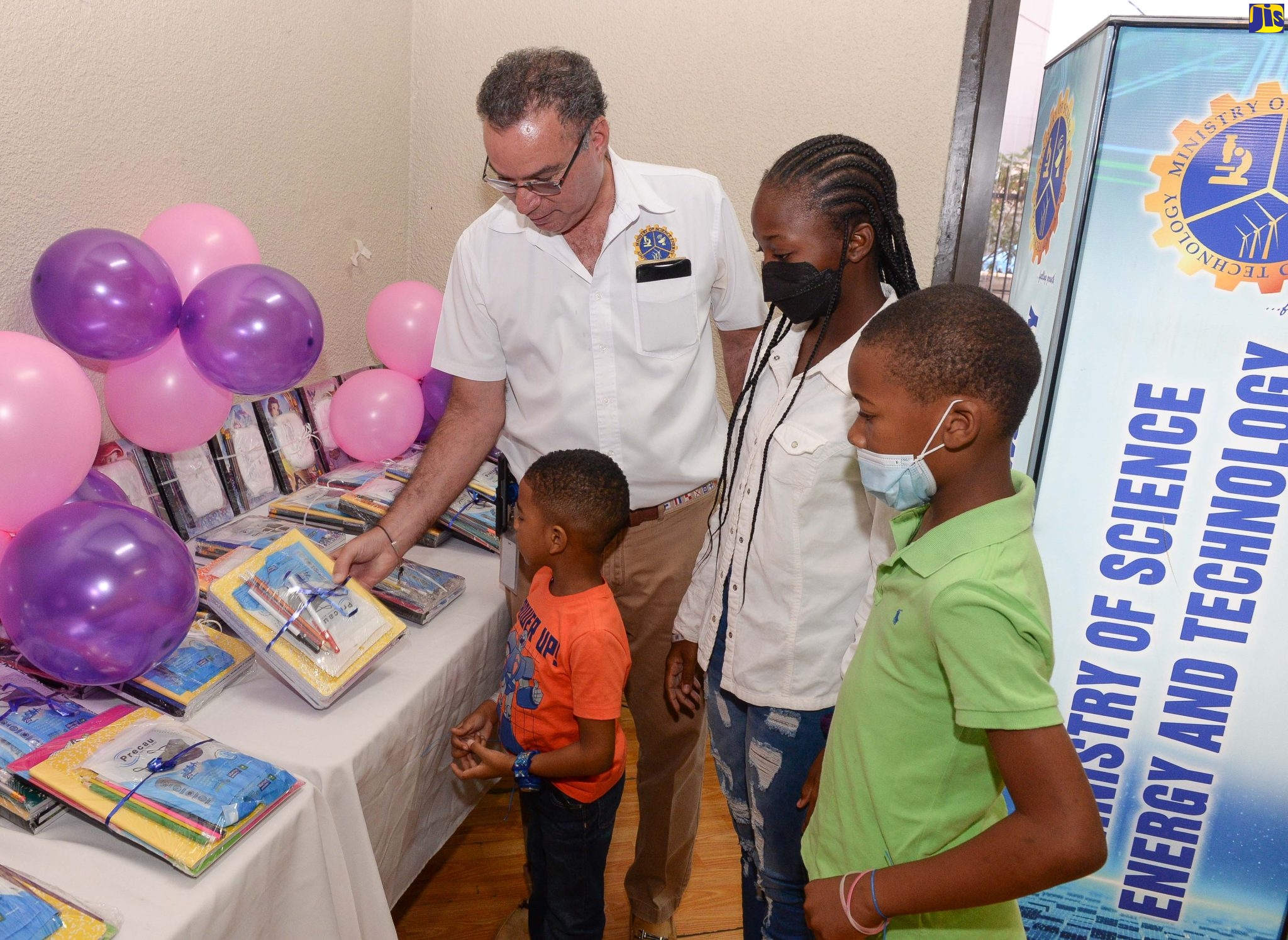 Students Get Back-to-School Items