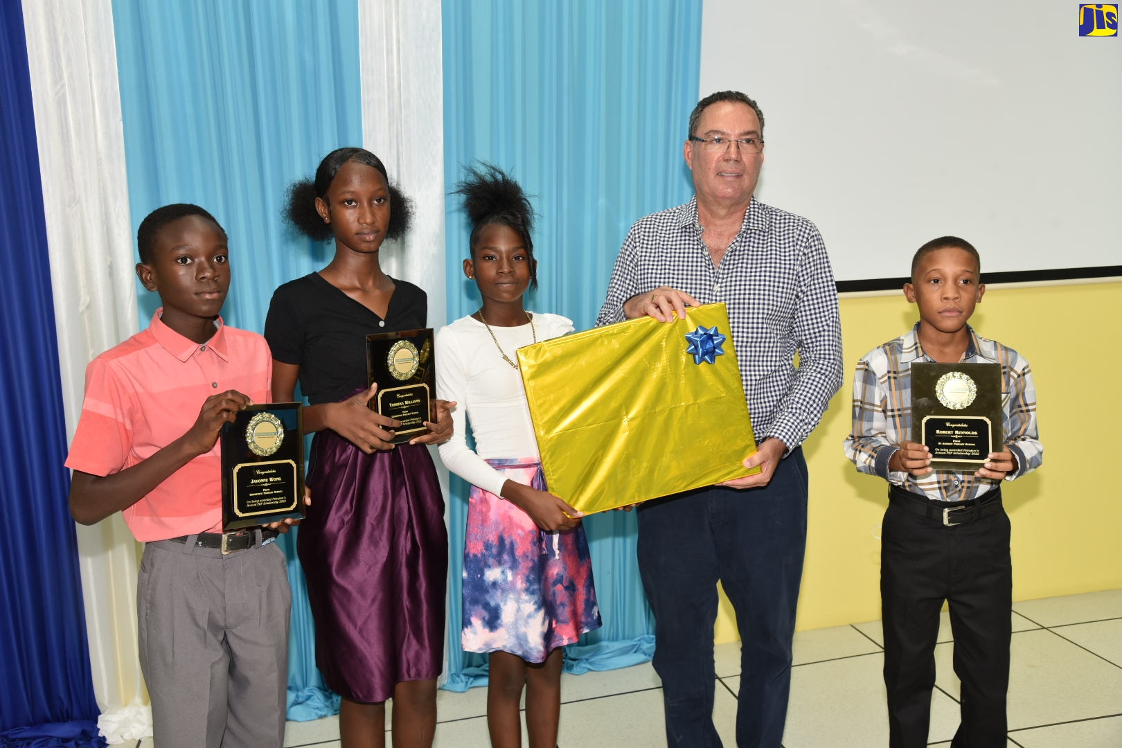 Minister of Science, Energy and Technology, Hon. Daryl Vaz (fourth left), presents awards to this year’s Petrojam scholars who have performed outstandingly in the Primary Exit Profile (PEP) examinations. They are (from left) Greenwich Primary’s Javonne Wong, who will be attending Kingston Technical High School and Tasheka Williams, who will be attending Meadowbrook High School. From St. Andrew Primary are Adrianna Whittingham, who heads to Excelsior High School, and Robert Reynolds, who will be attending the St. Andrew Technical High School. An awards ceremony was held at the Jamaica Business Development Corporation (JBDC) Incubator and Resource Centre in Kingston on Thursday (August 25).