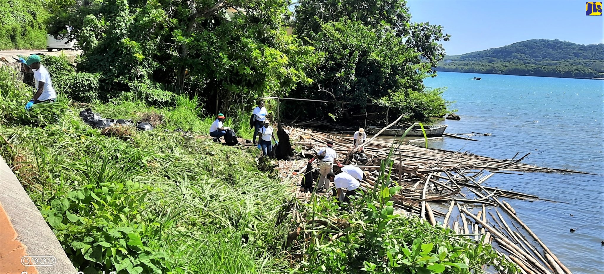 Hanover Fisherfolk and Beach Users Urged to Practise Proper Garbage Disposal