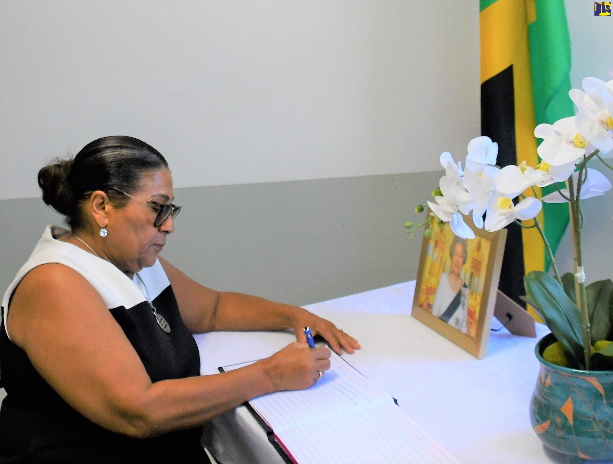 Trelawny Pays Respects to Her Majesty, The Queen
