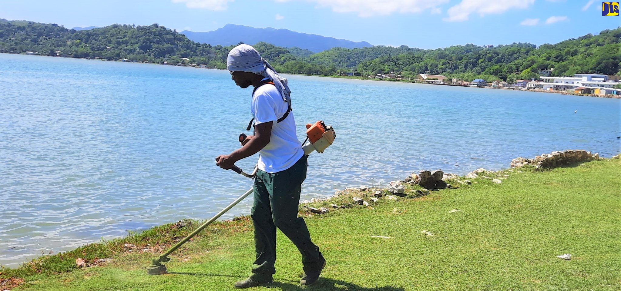 Hanover Fisherfolk and Beach Users Urged to Practise Proper Garbage Disposal