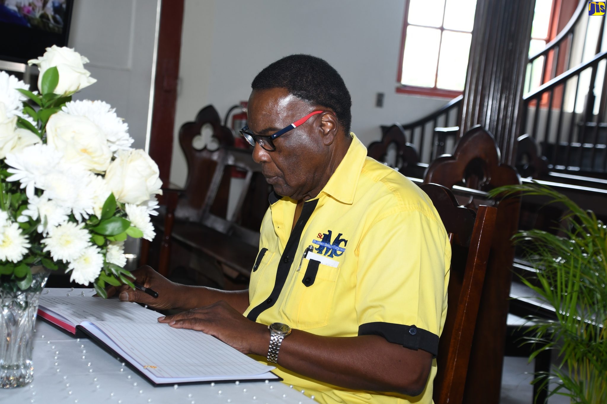 St. James Residents, Visitors Sign Condolence Book for the Queen