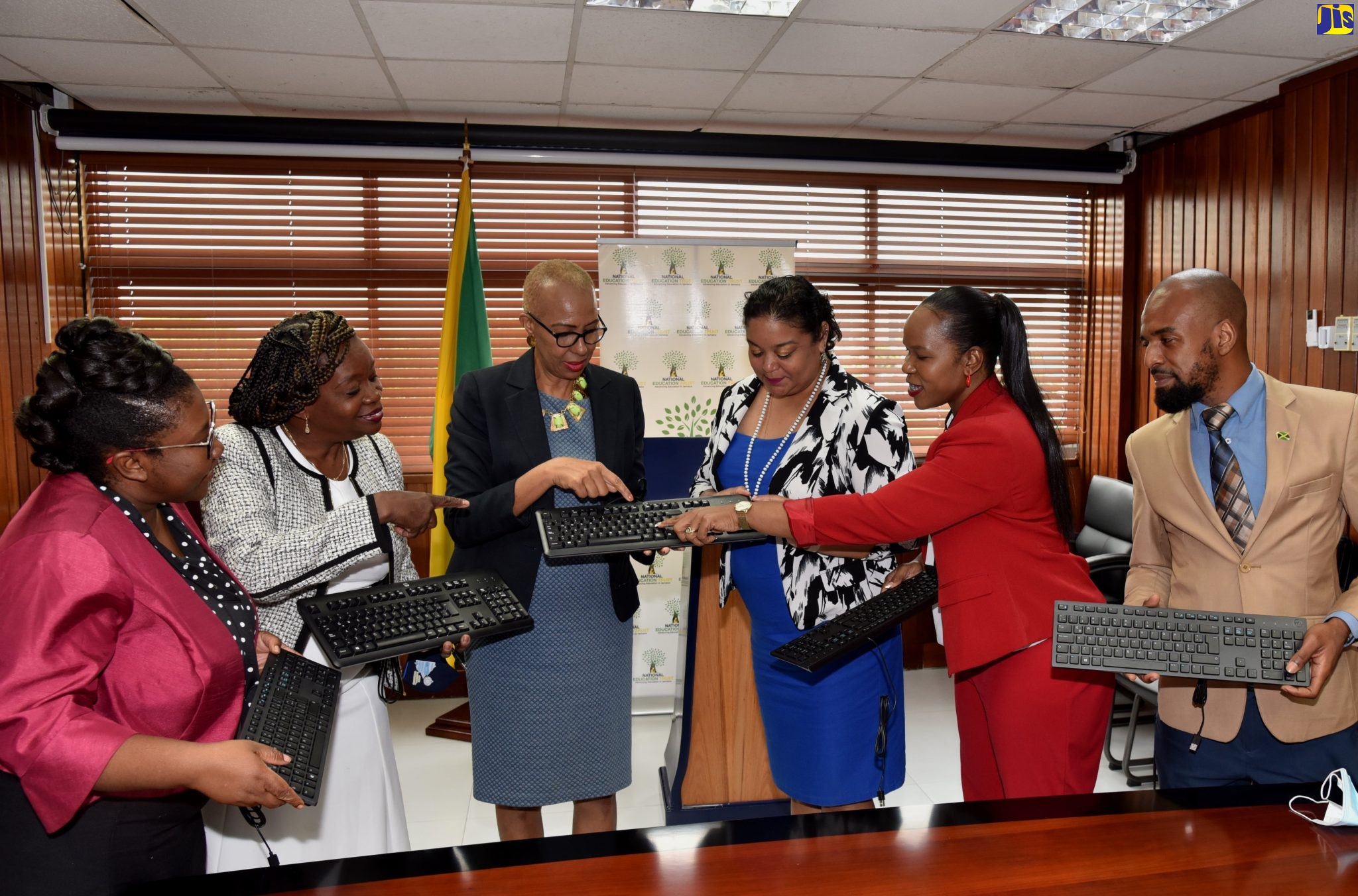 Royale Computers Donate Spanish Keyboards to the Ministry of Education