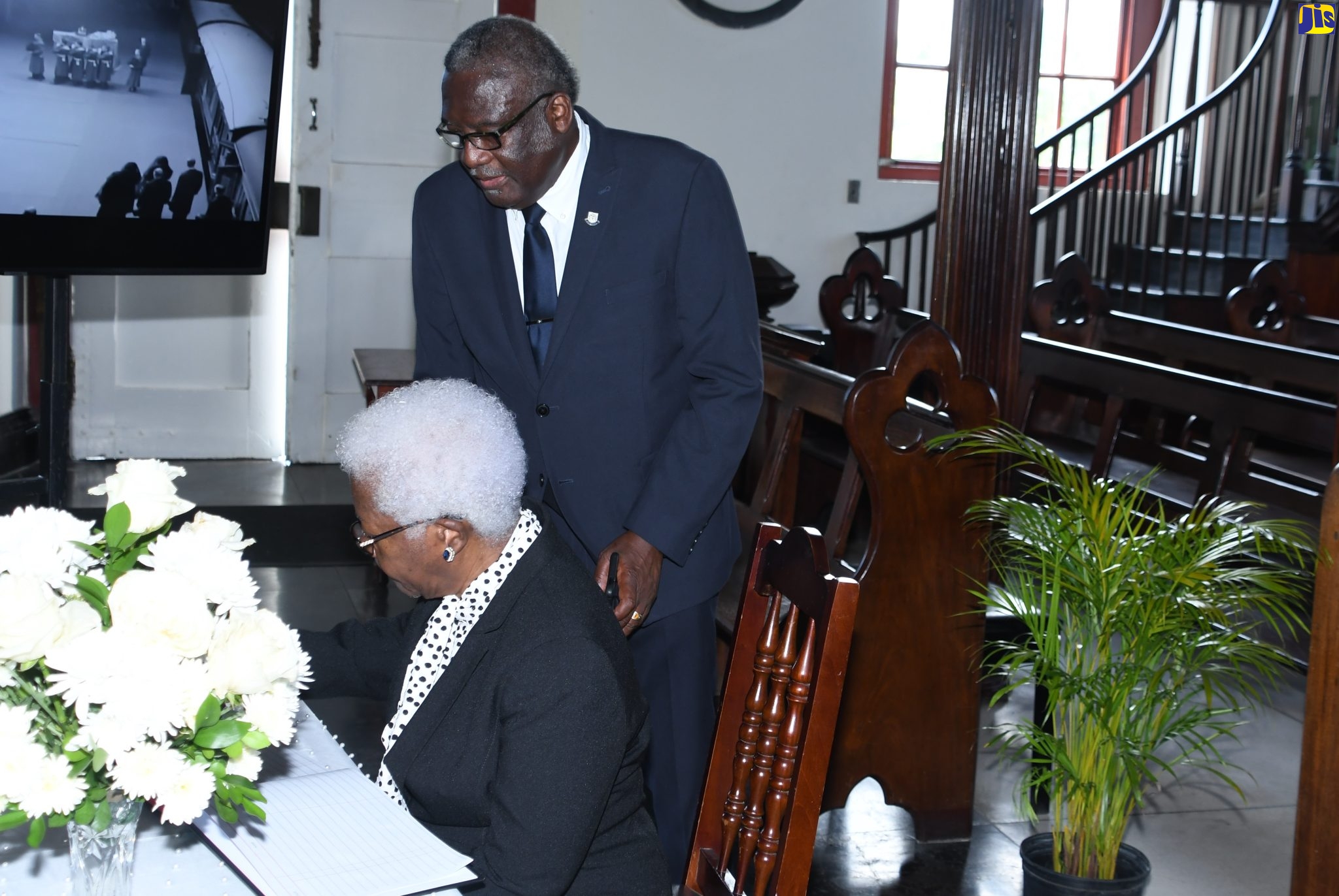 St. James Residents, Visitors Sign Condolence Book for the Queen