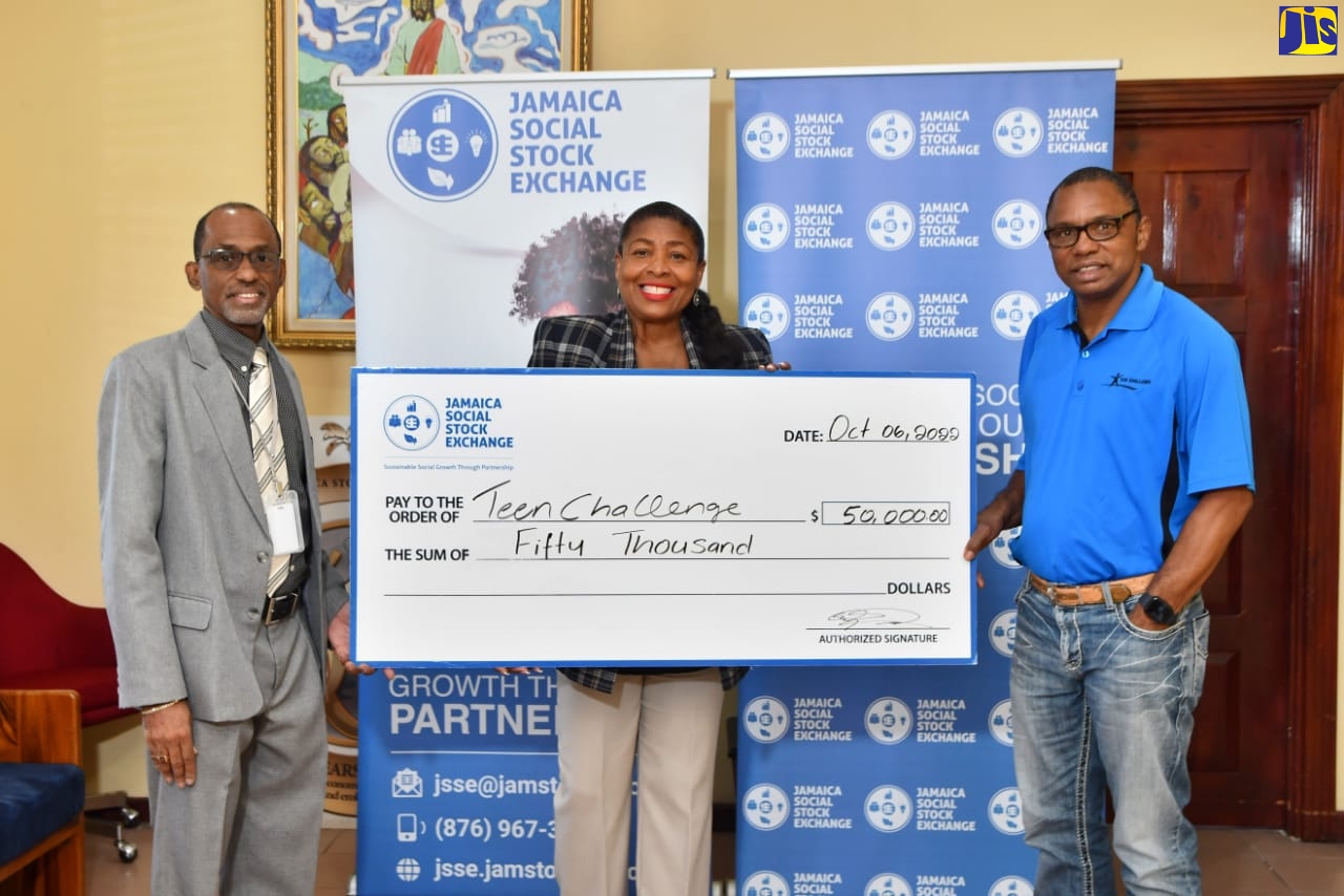 Social Stock Exchange Hands Over Funds to Education Ministry and Two NGOs