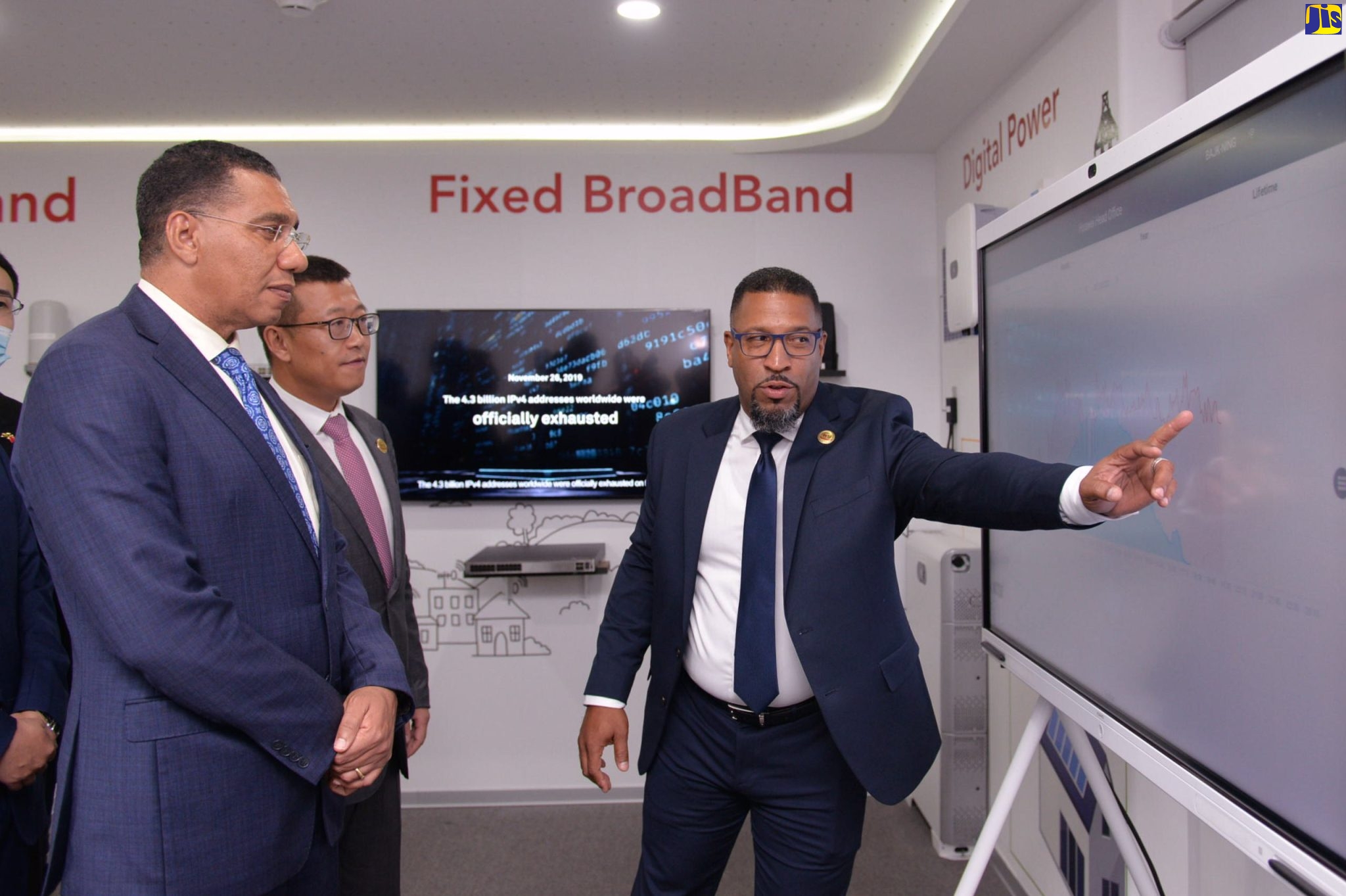 Prime Minister Welcomes $300-Million Investment by Huawei