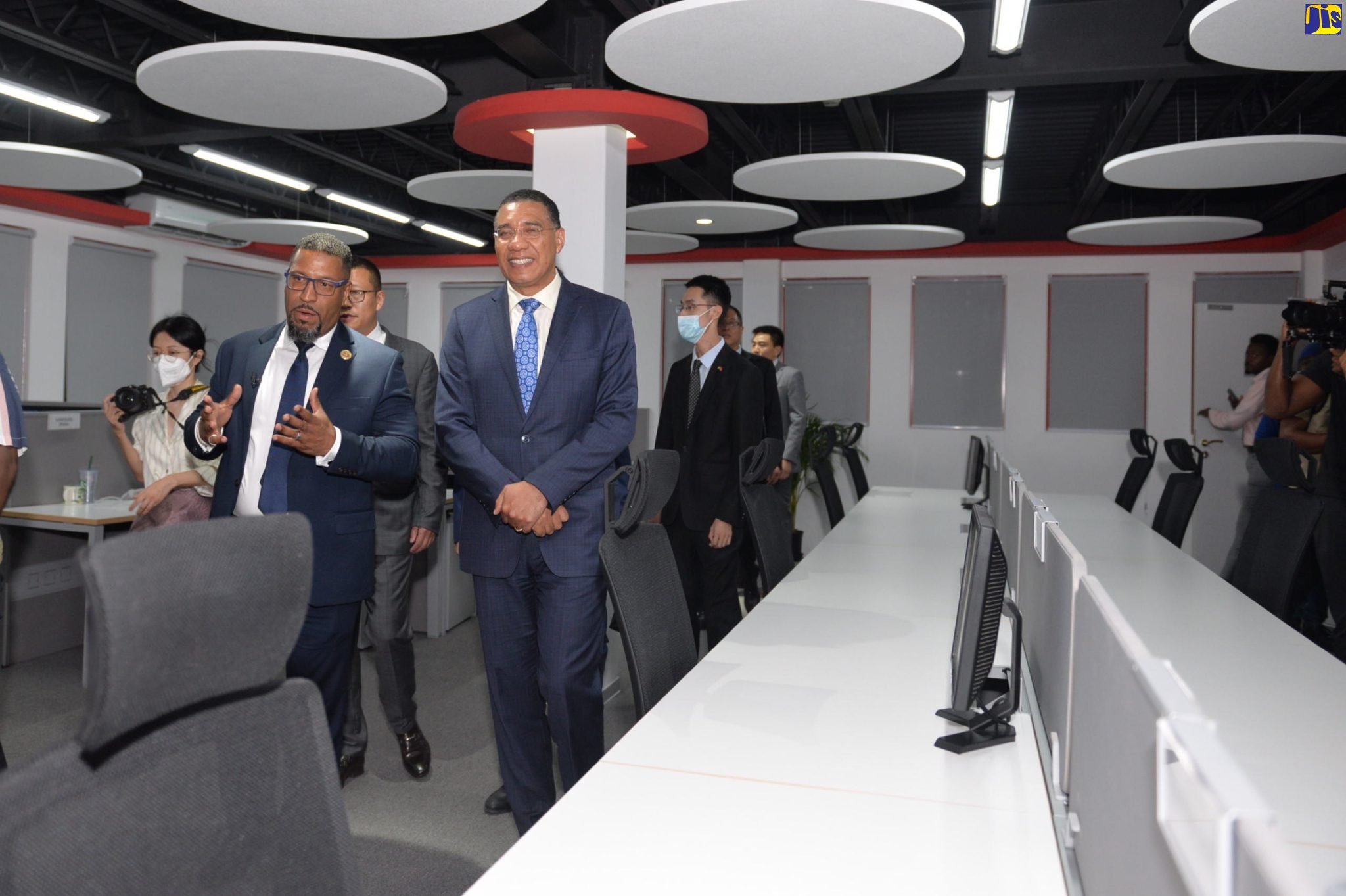 Prime Minister Welcomes $300-Million Investment by Huawei